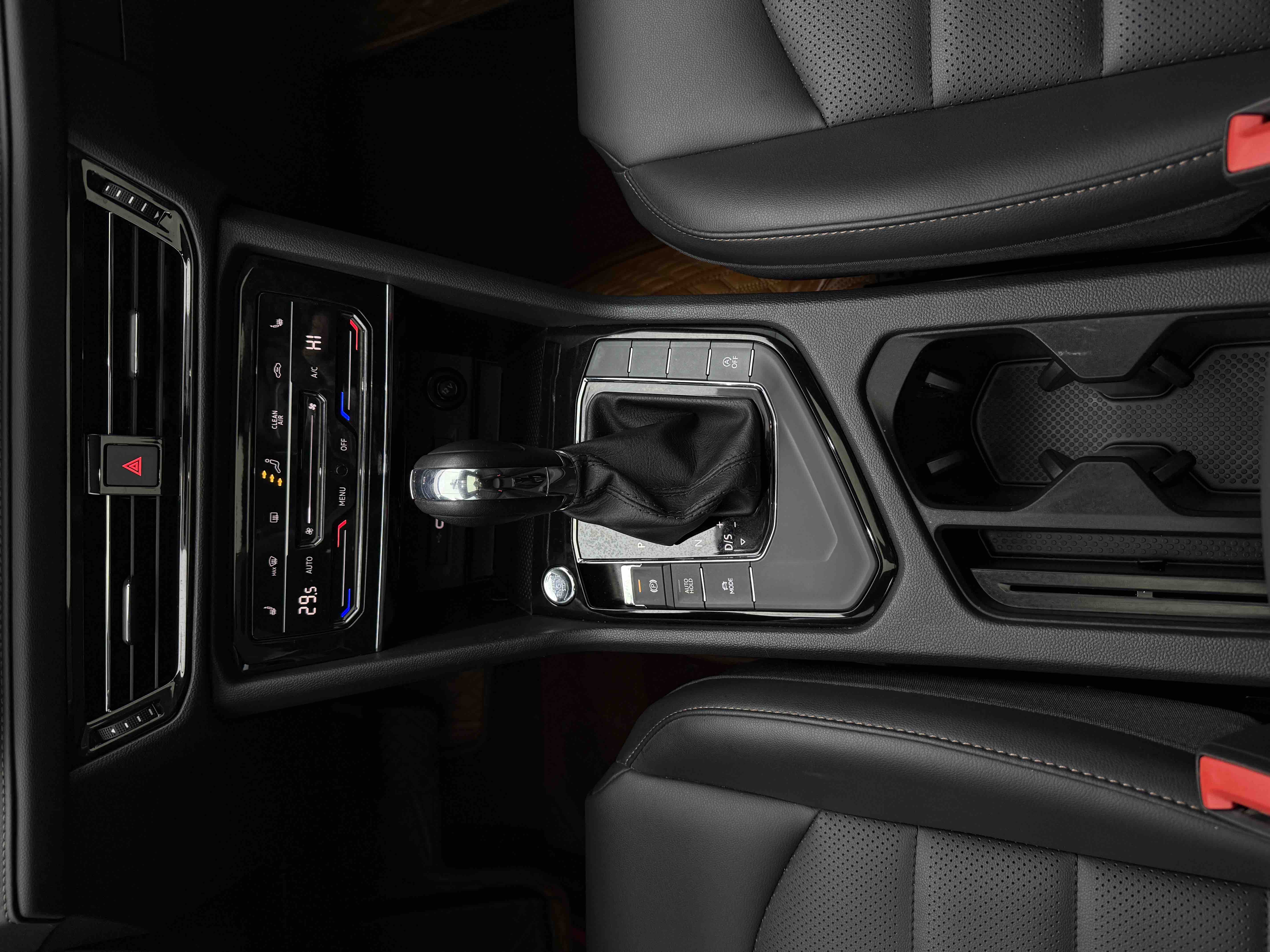 Volkswagen Tharu 2022 immagine di auto #16