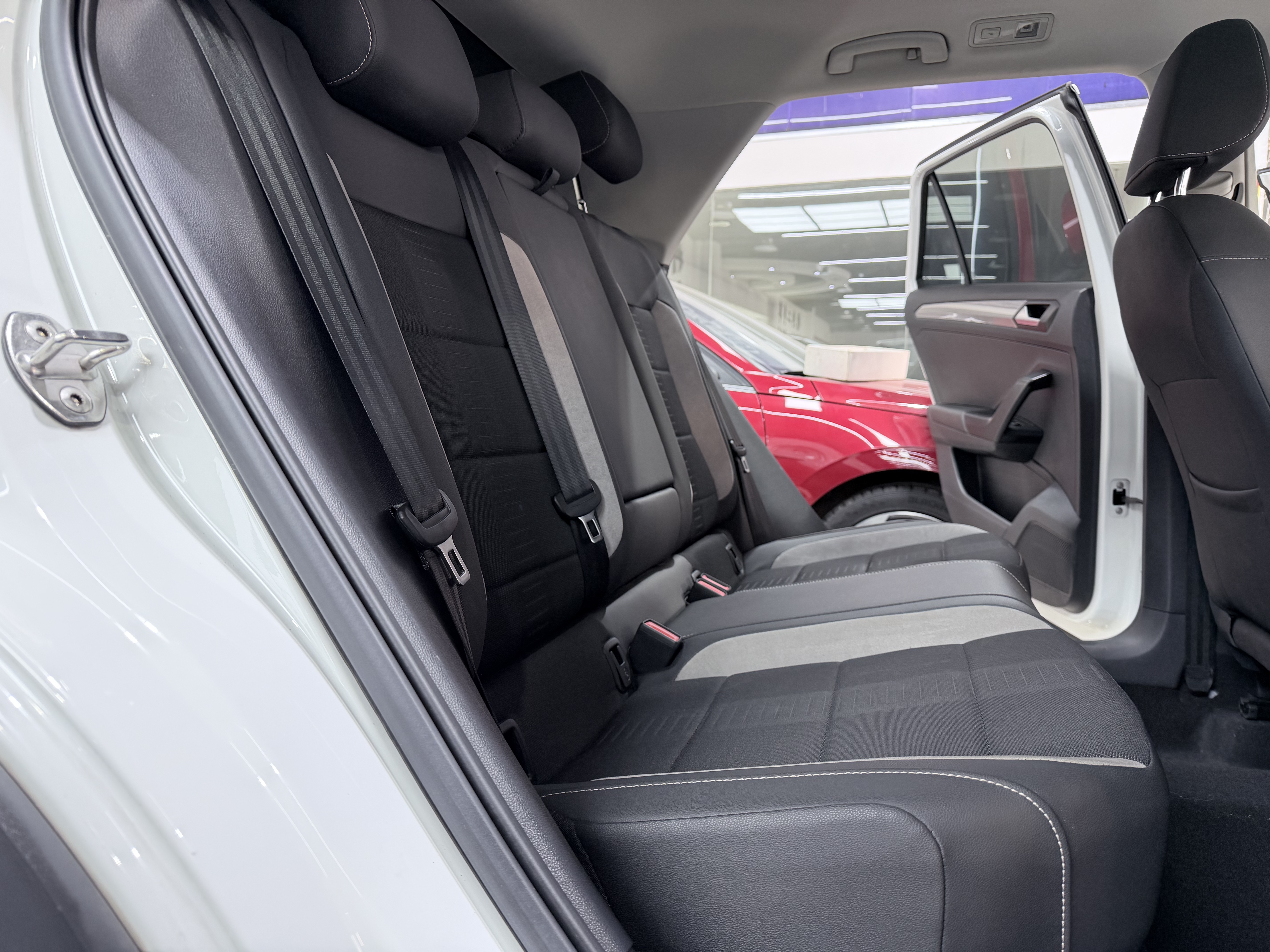 Volkswagen T-Roc 2022 immagine di auto #16