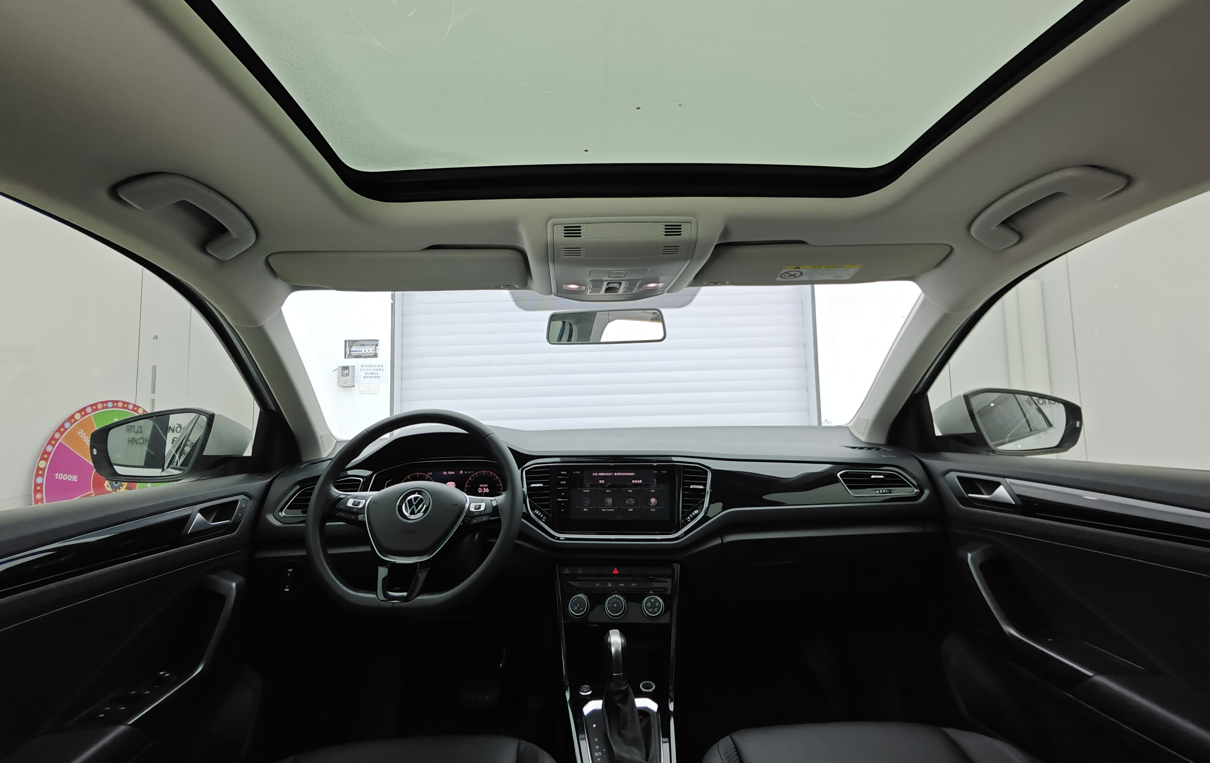 Volkswagen T-Roc 2022 immagine di auto #16