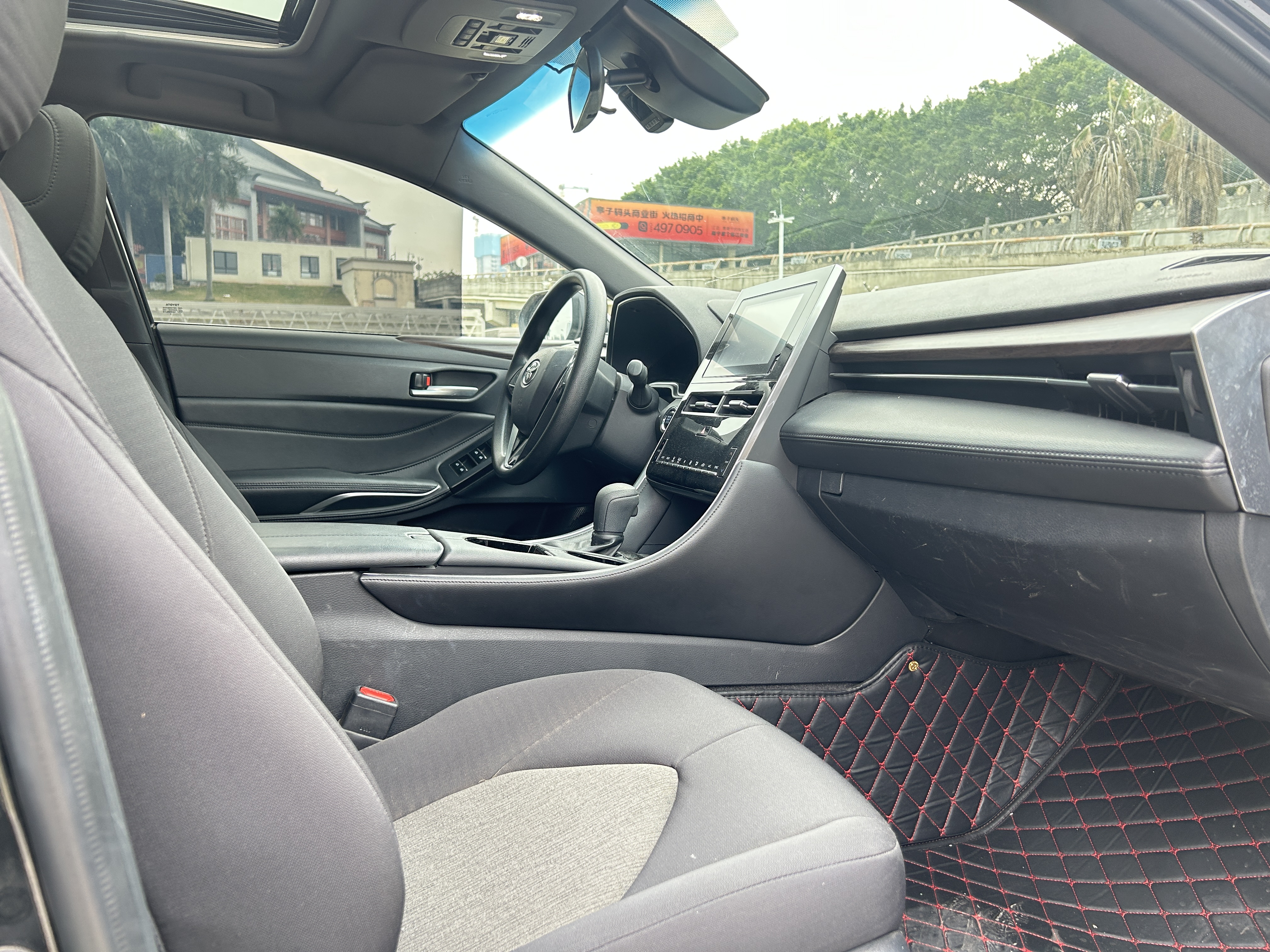 Toyota Avalon 2023 car image #16