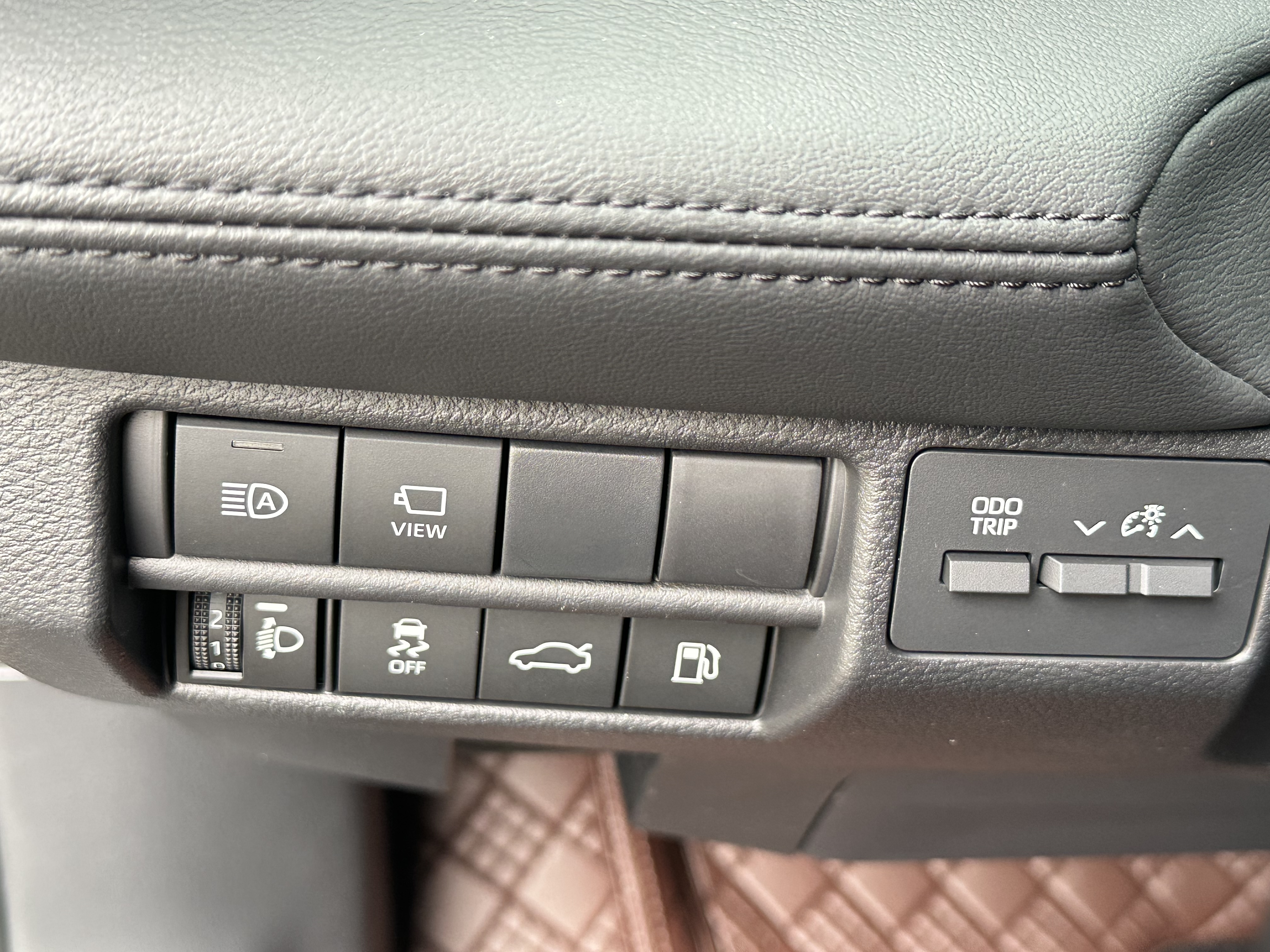 Toyota Avalon 2023 car image #16