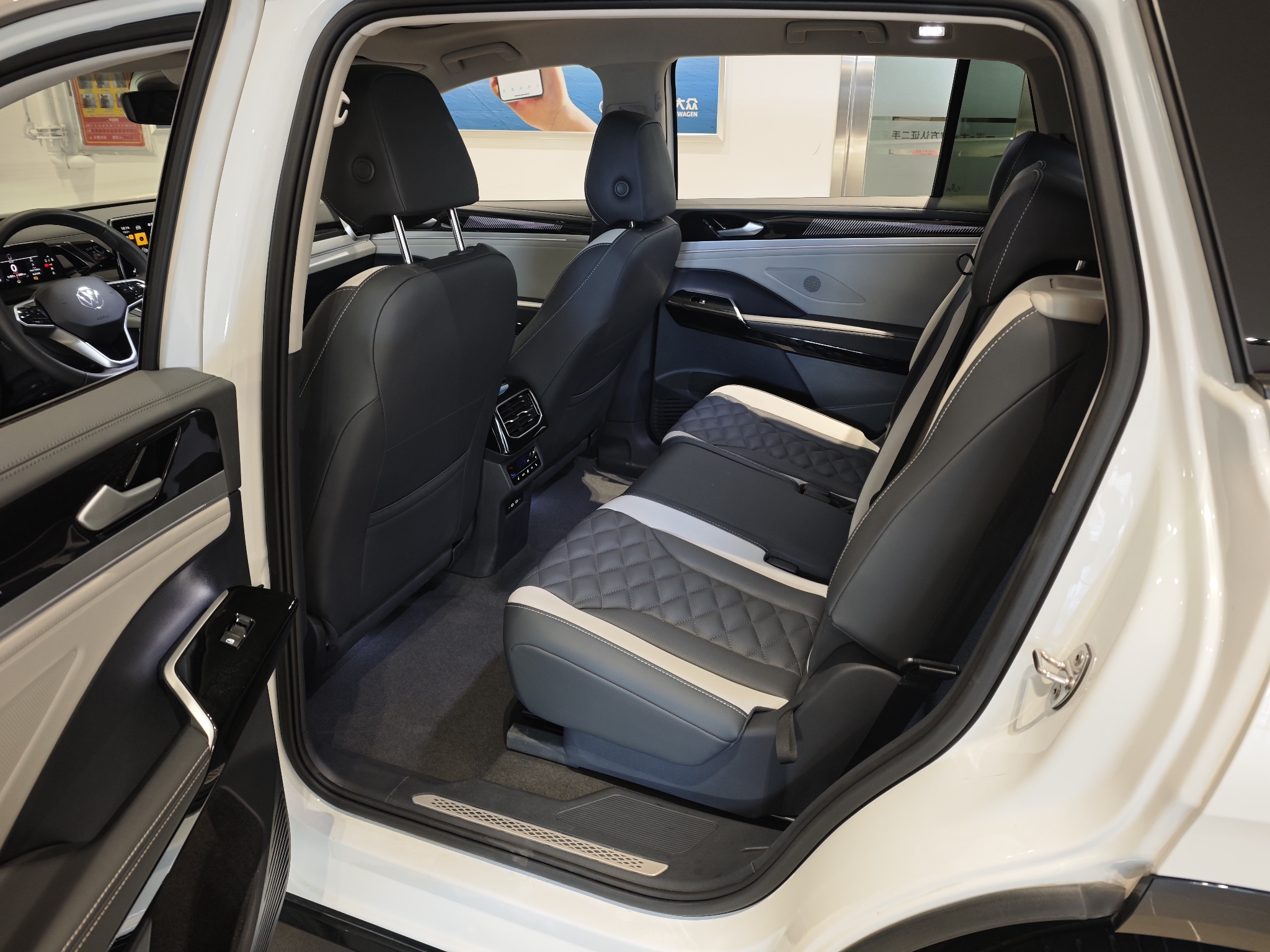 Volkswagen ID.6 Crozz 2024 car image #16