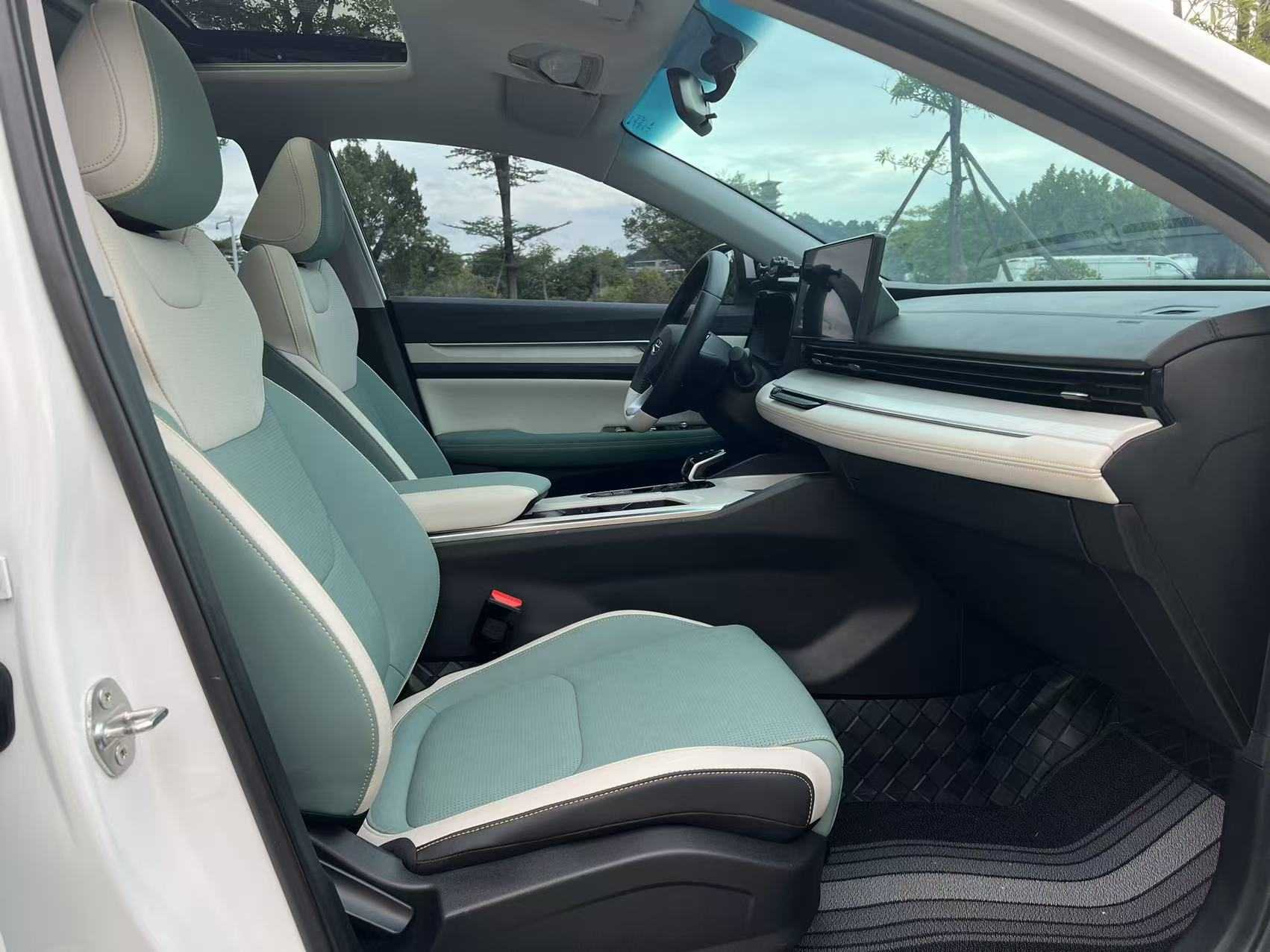 GEELY Emgrand L 2023 car image #16