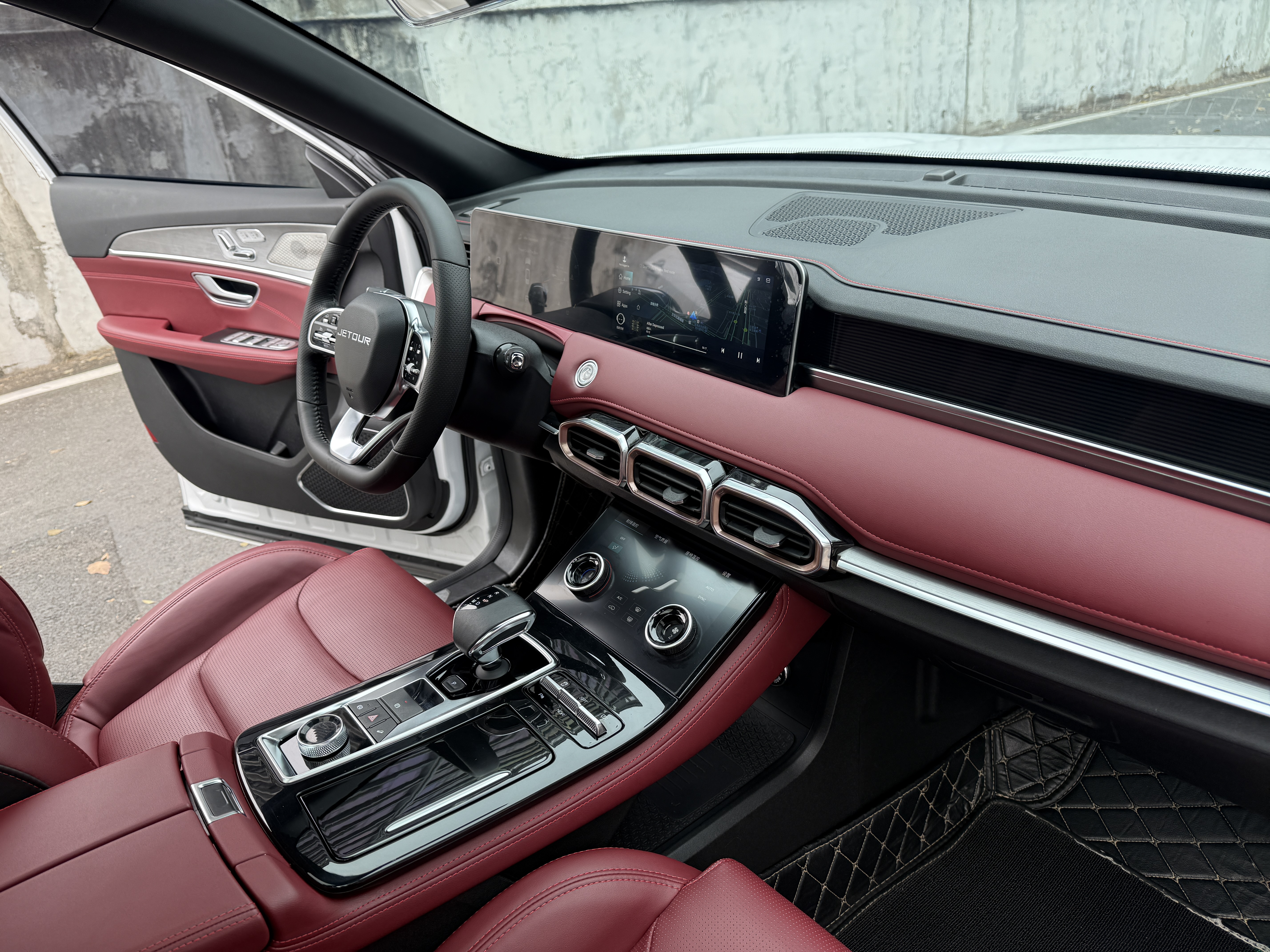 Jetour X70 PLUS 2023 car image #16