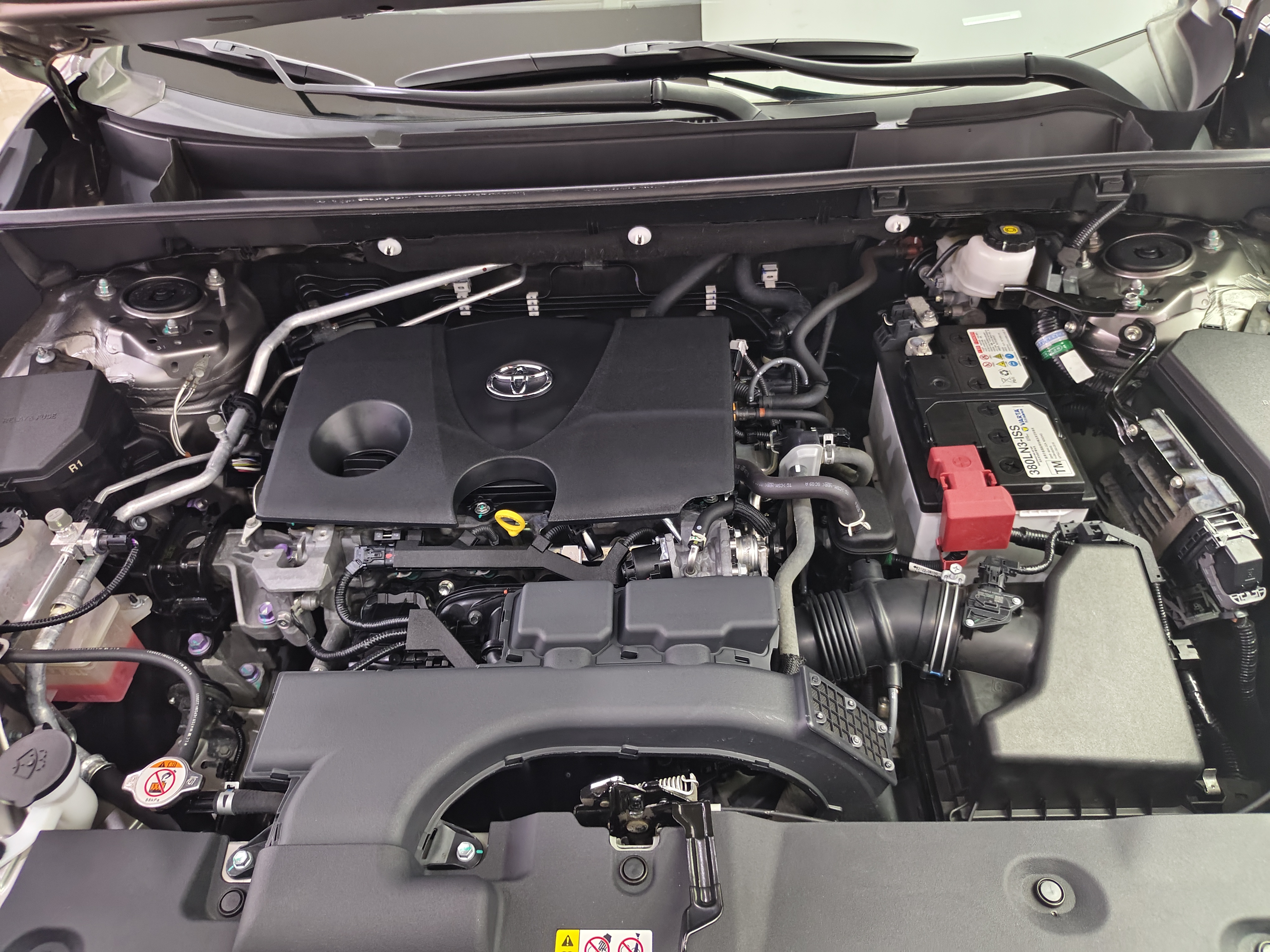 Toyota RAV4 2022 car image #16