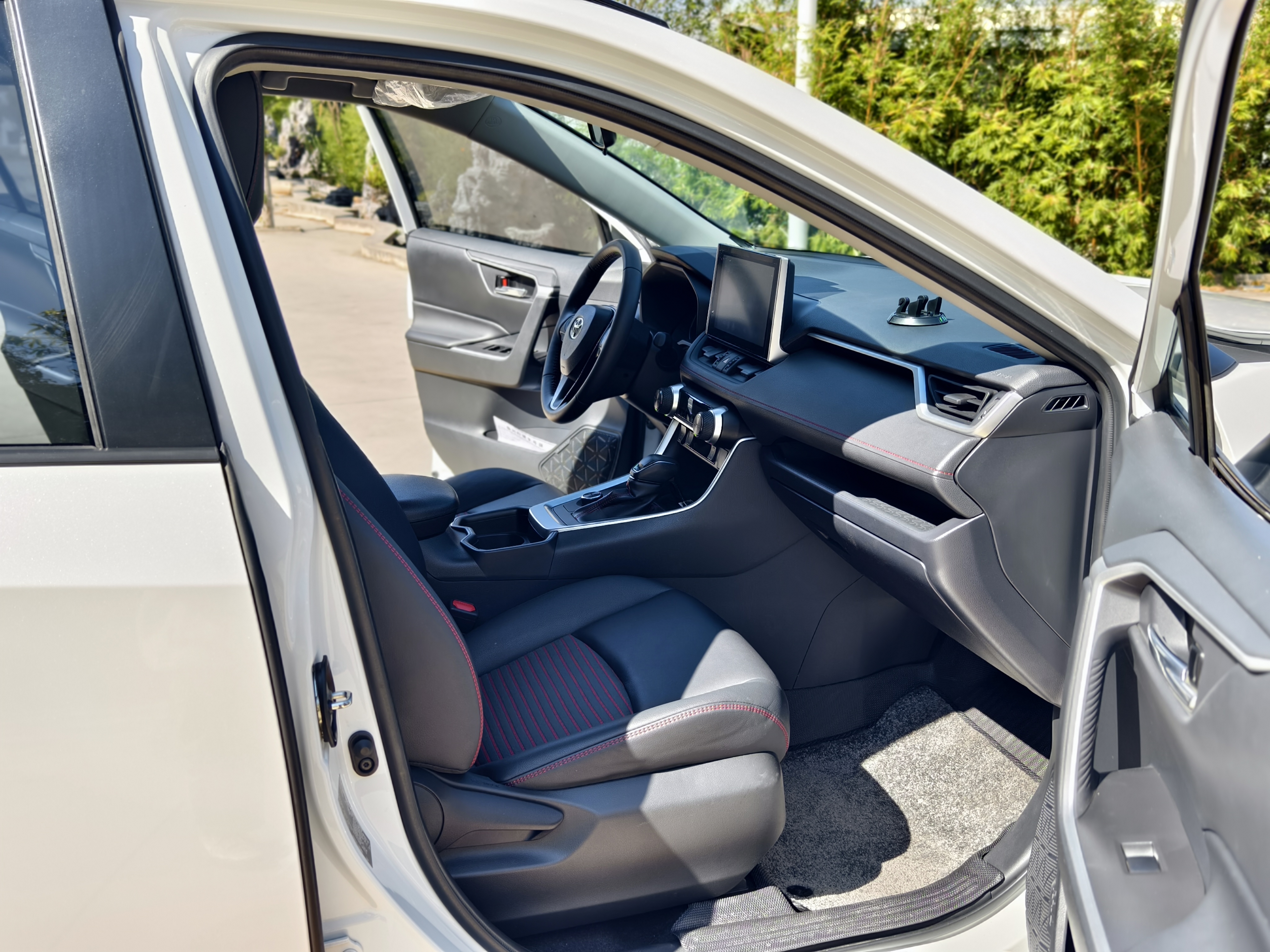 Toyota RAV4 Hybird E+ 2022 immagine di auto #16