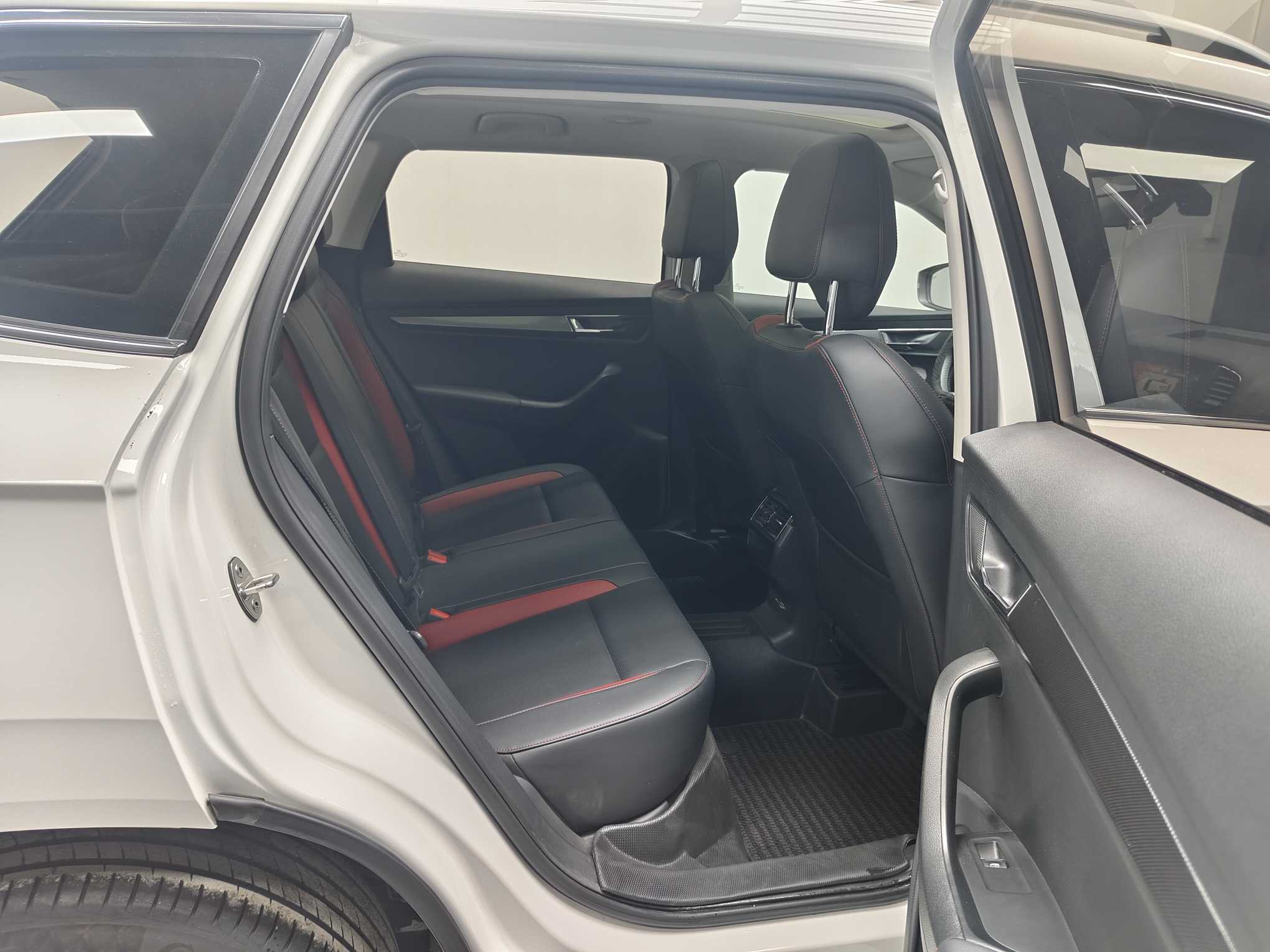 Skoda Karoq 2022 car image #16