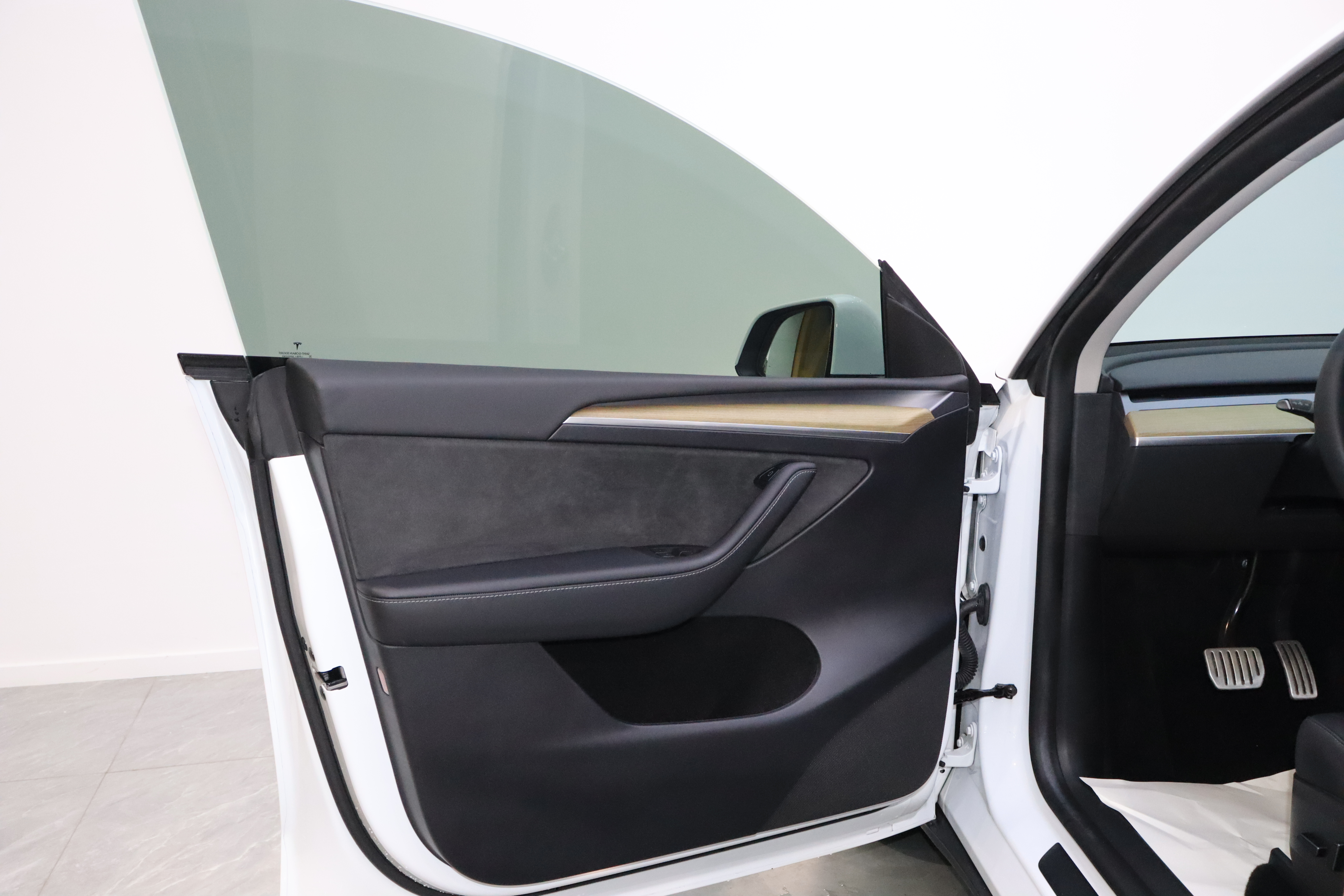 Tesla Model Y 2023 #16 Tesla Model Y 2023 car image #16