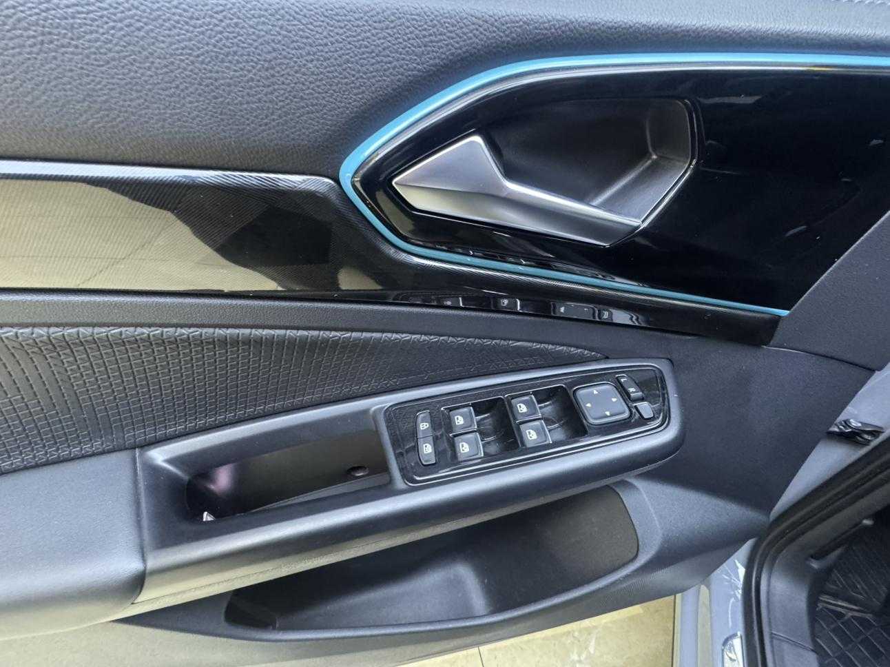 VS5 2023 car image #16