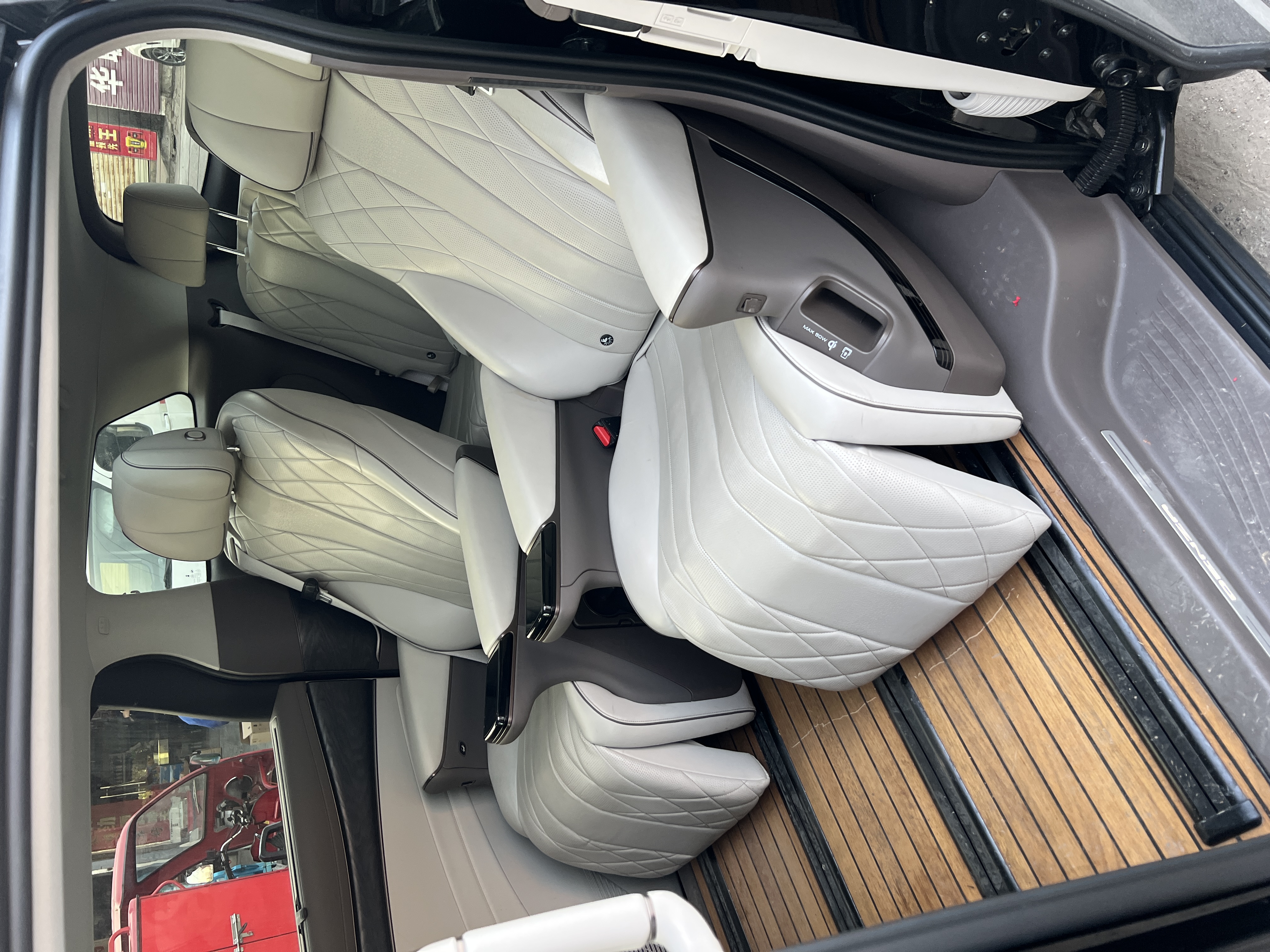 Denza D9 2023 صورة سيارة #16