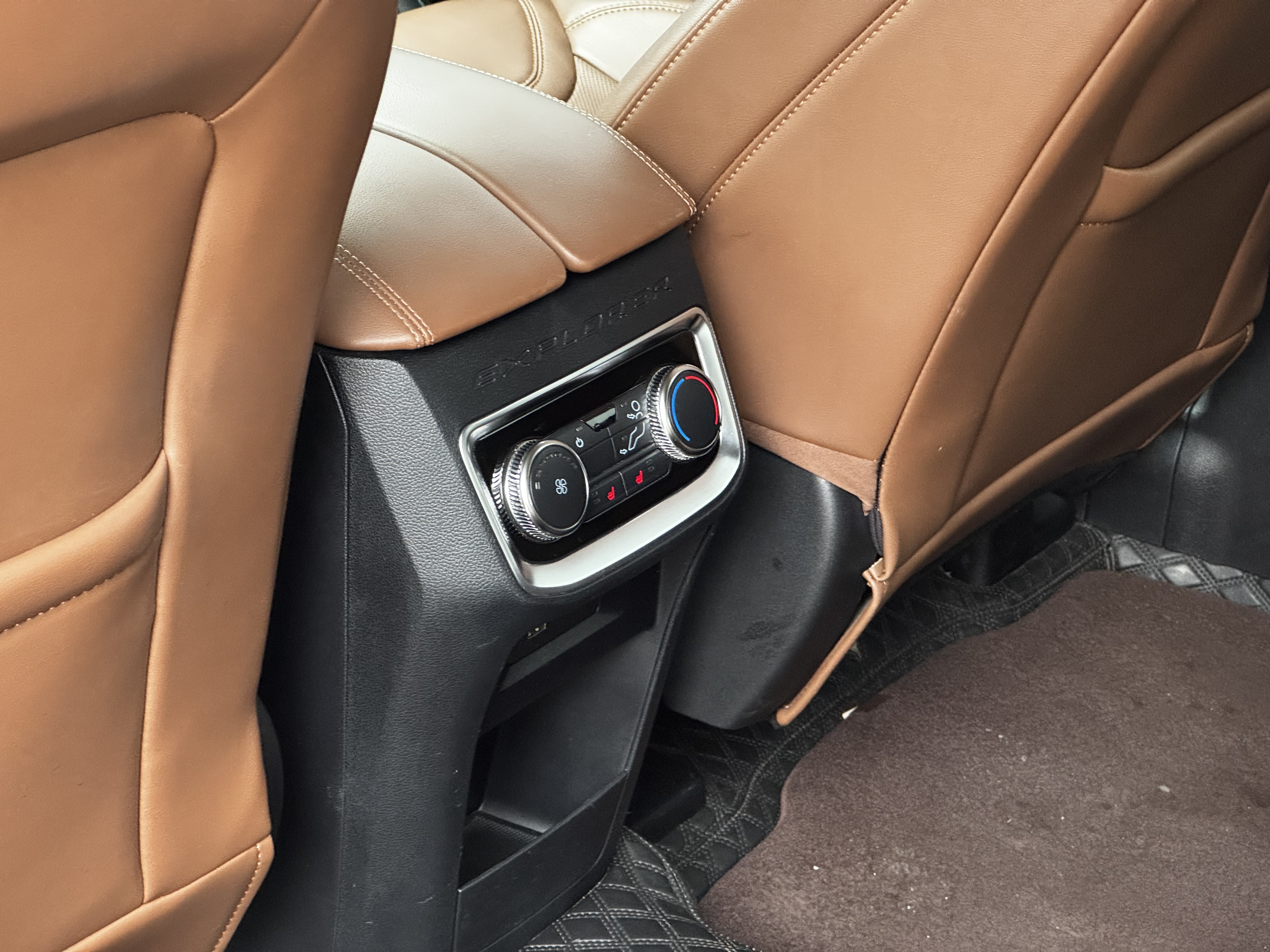 Ford Explorer 2024 صورة سيارة #16