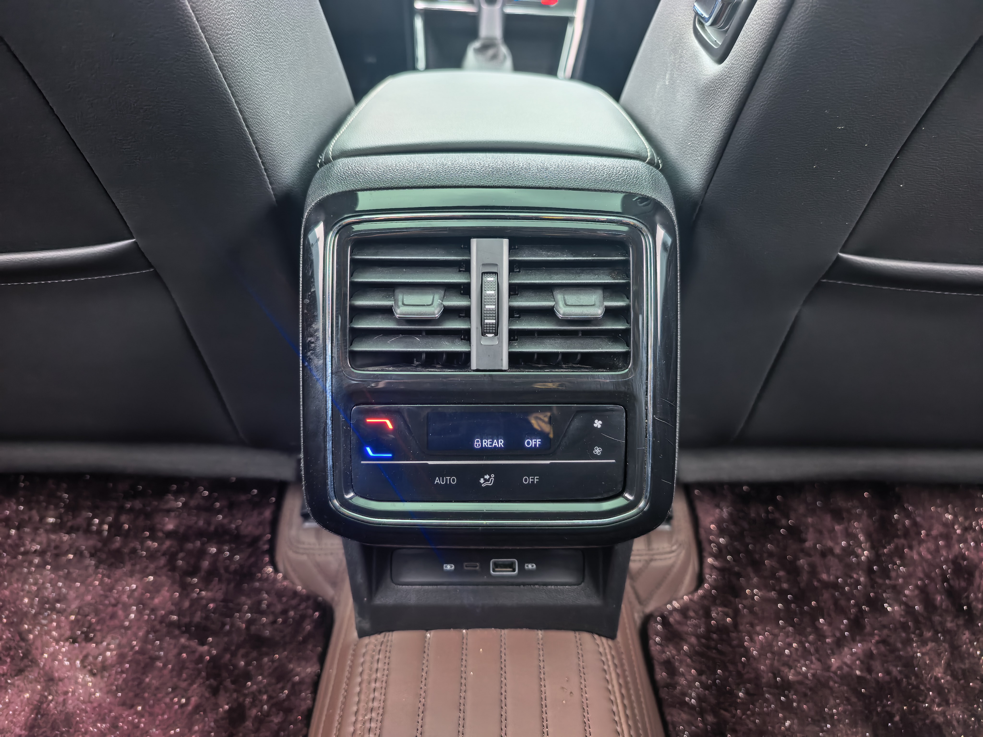 Volkswagen Passat 2023 car image #16
