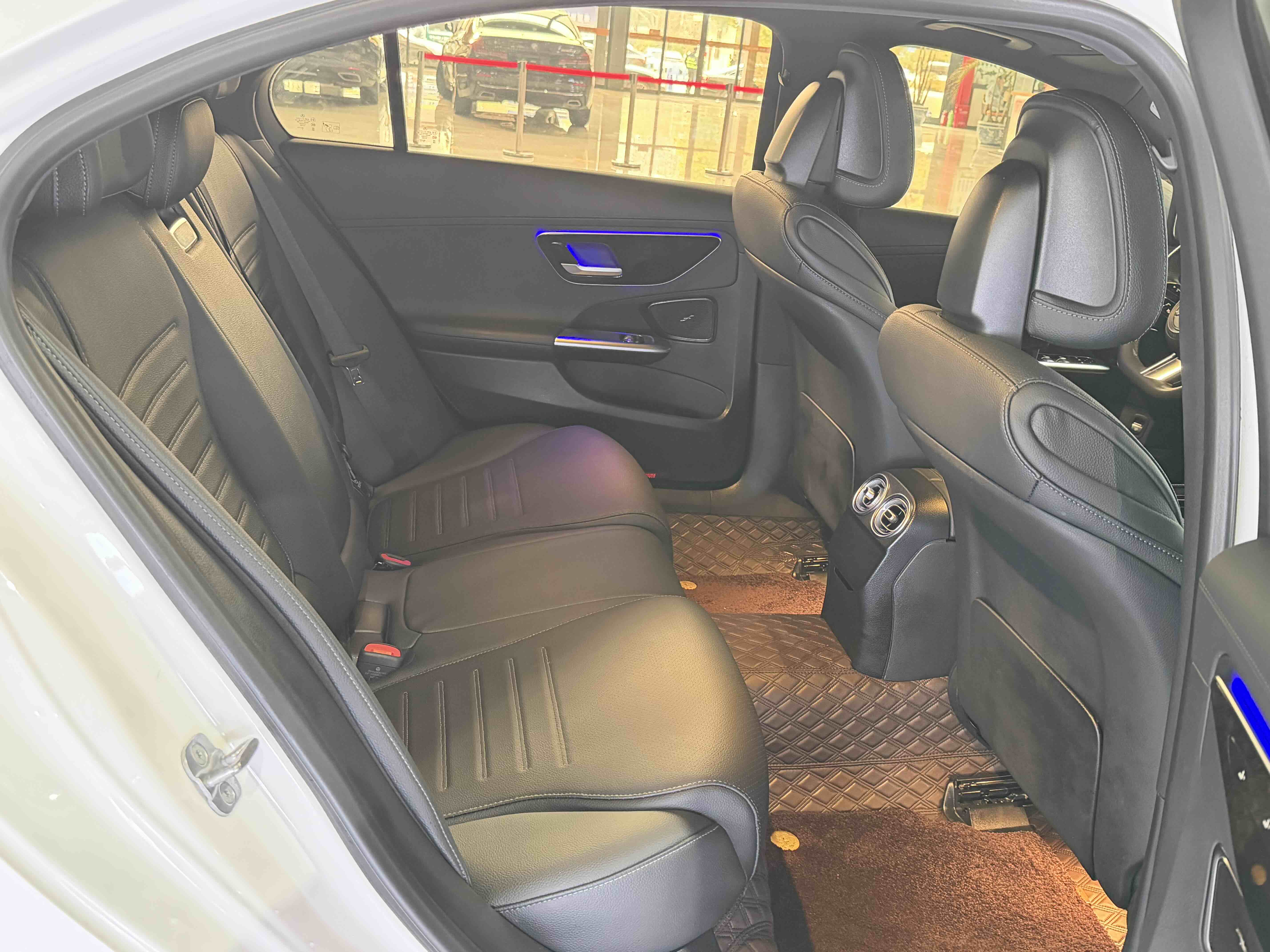 Mercedes-Benz C Class 2023 صورة سيارة #16