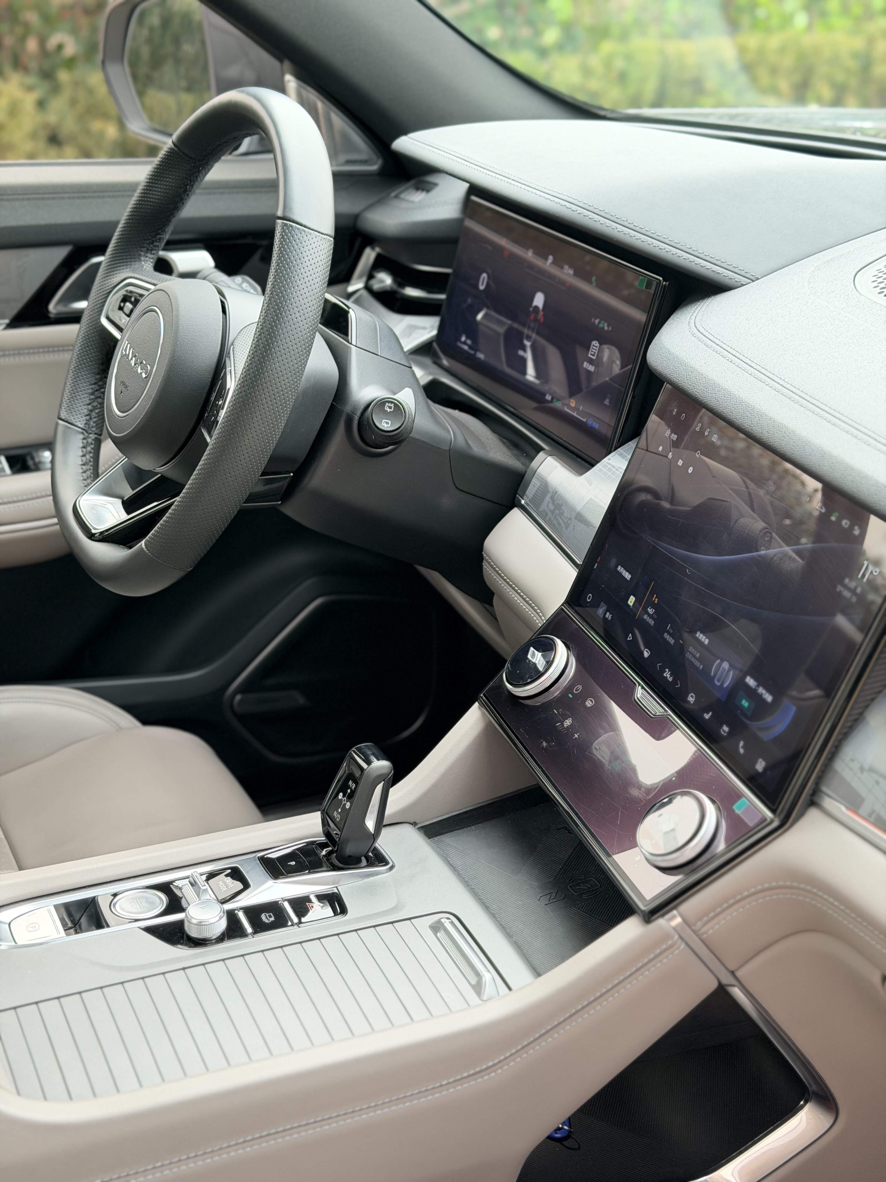 Lynk & Co 09 EM-P 2023 #16 Lynk & Co 09 EM-P 2023 car image #16