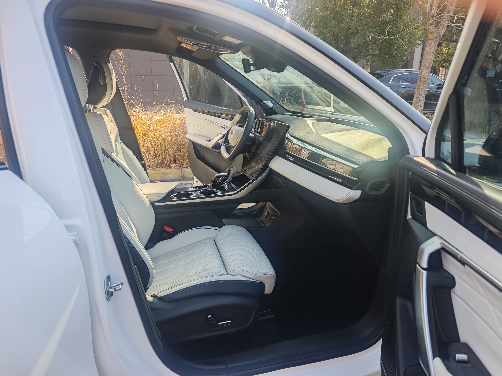 GEELY Boyue L 2023 car image #16