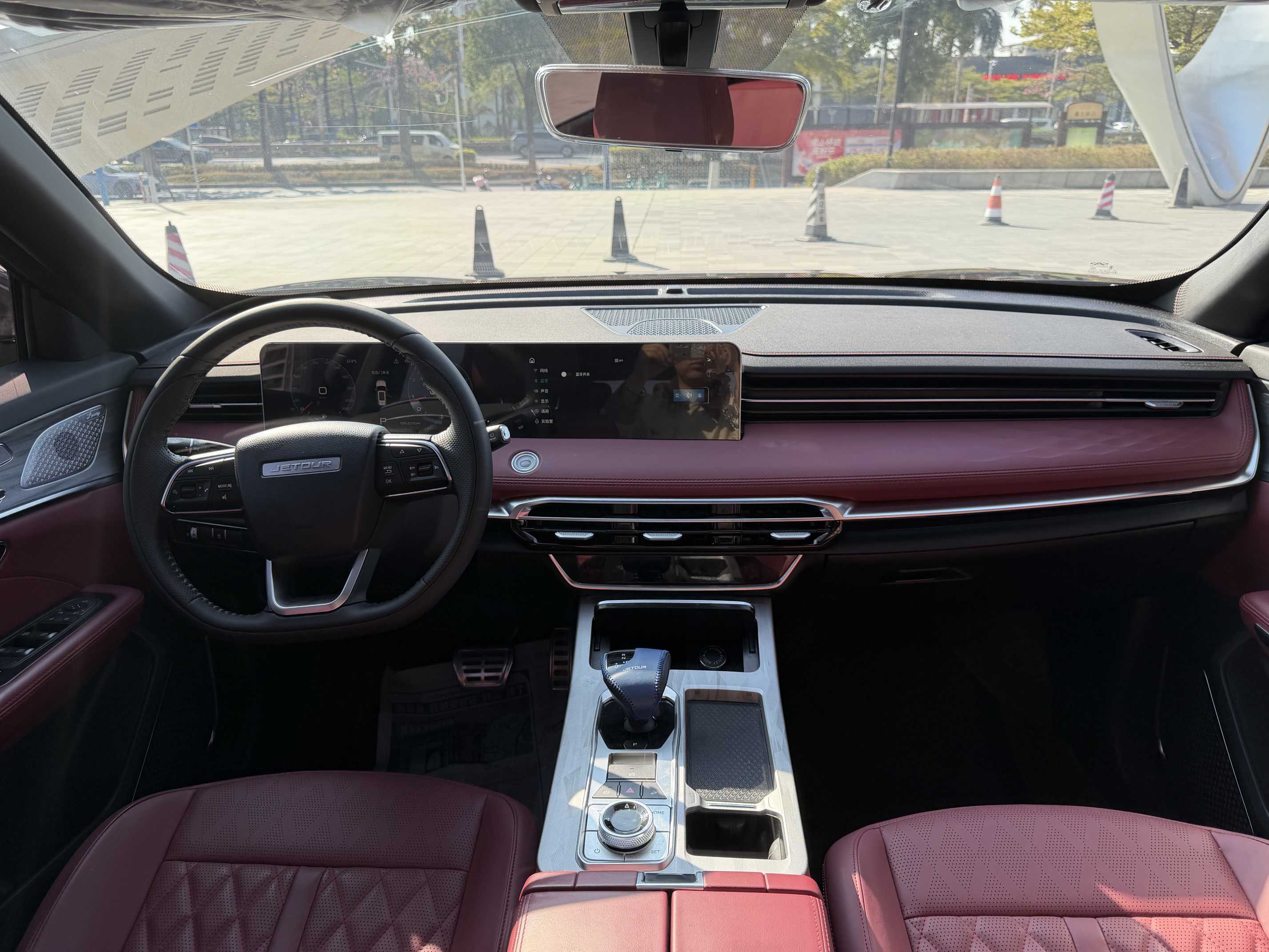 X70 PLUS 2023 car image #16