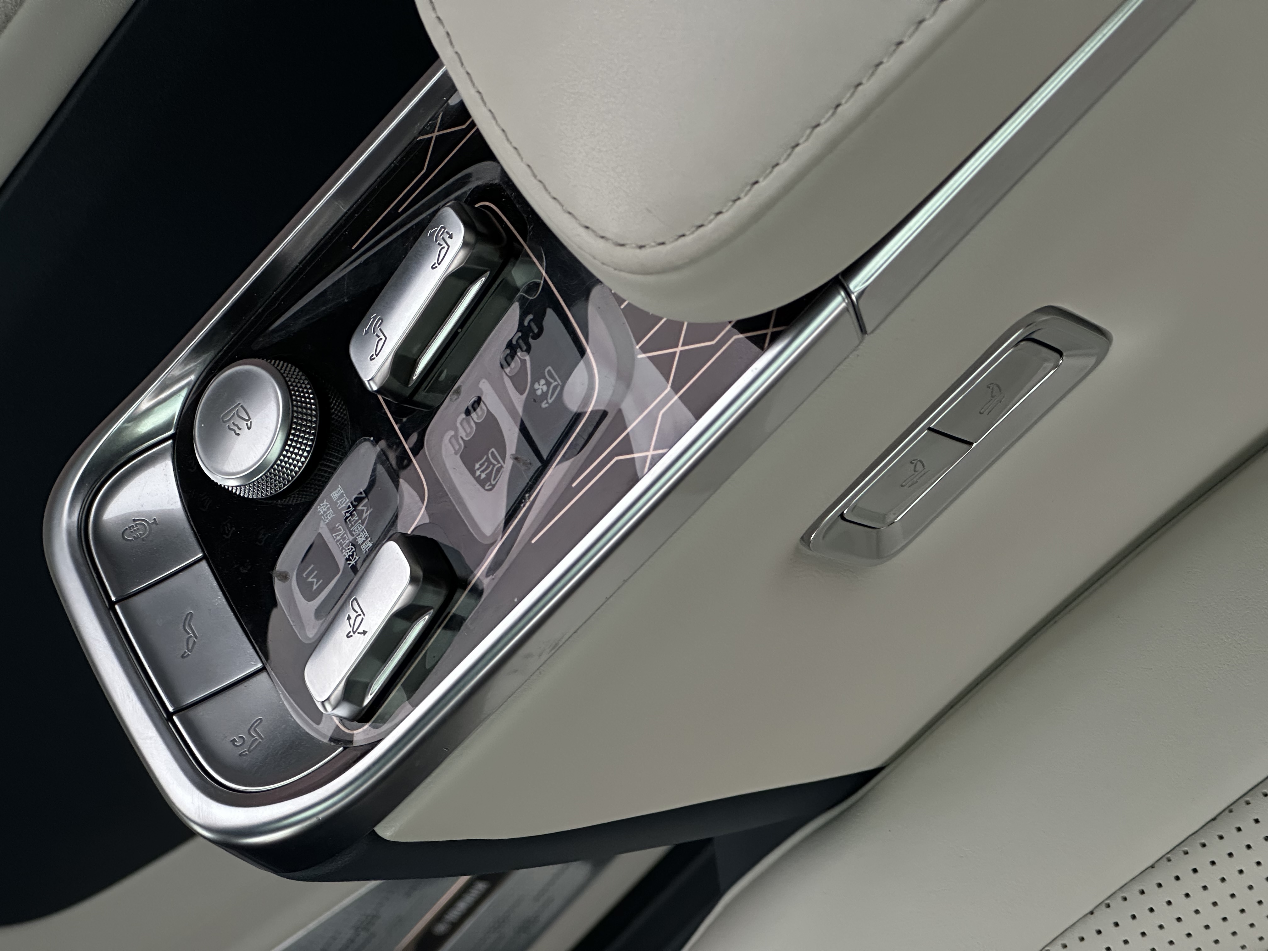 极氪 极氪009 2023 汽车图片 #16