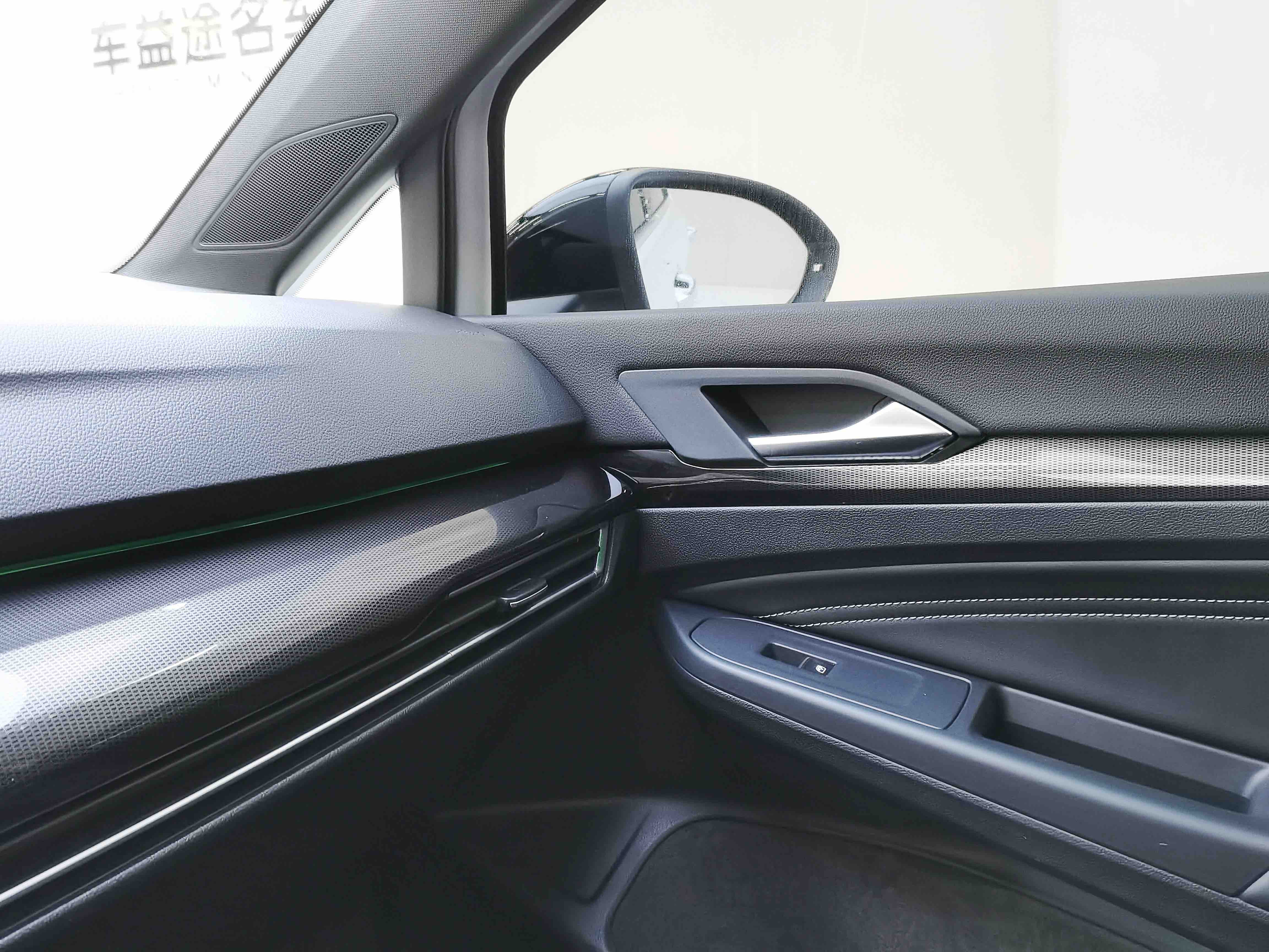 Volkswagen Golf 2023 car image #16