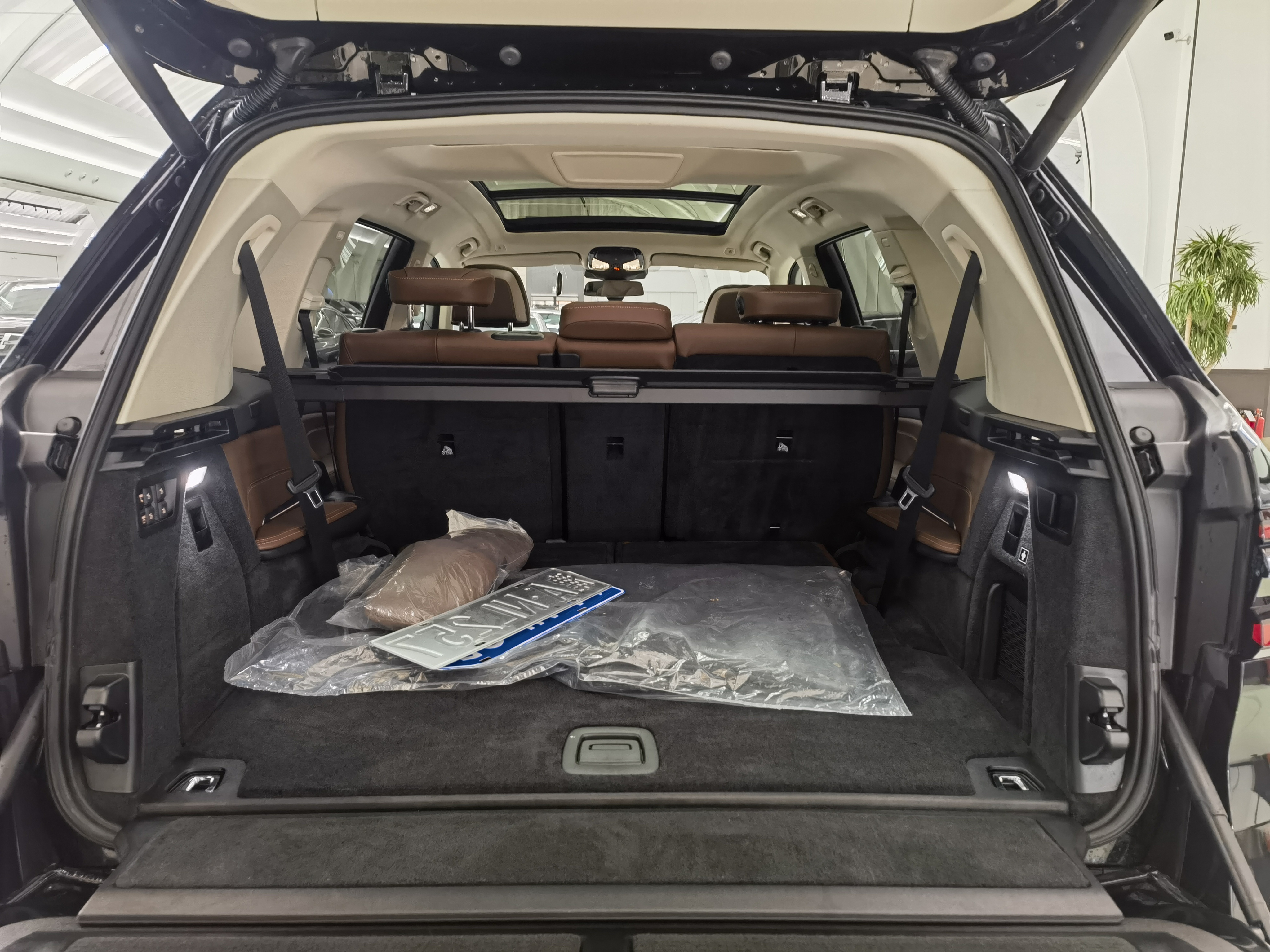 BMW X7 2024 car image #16