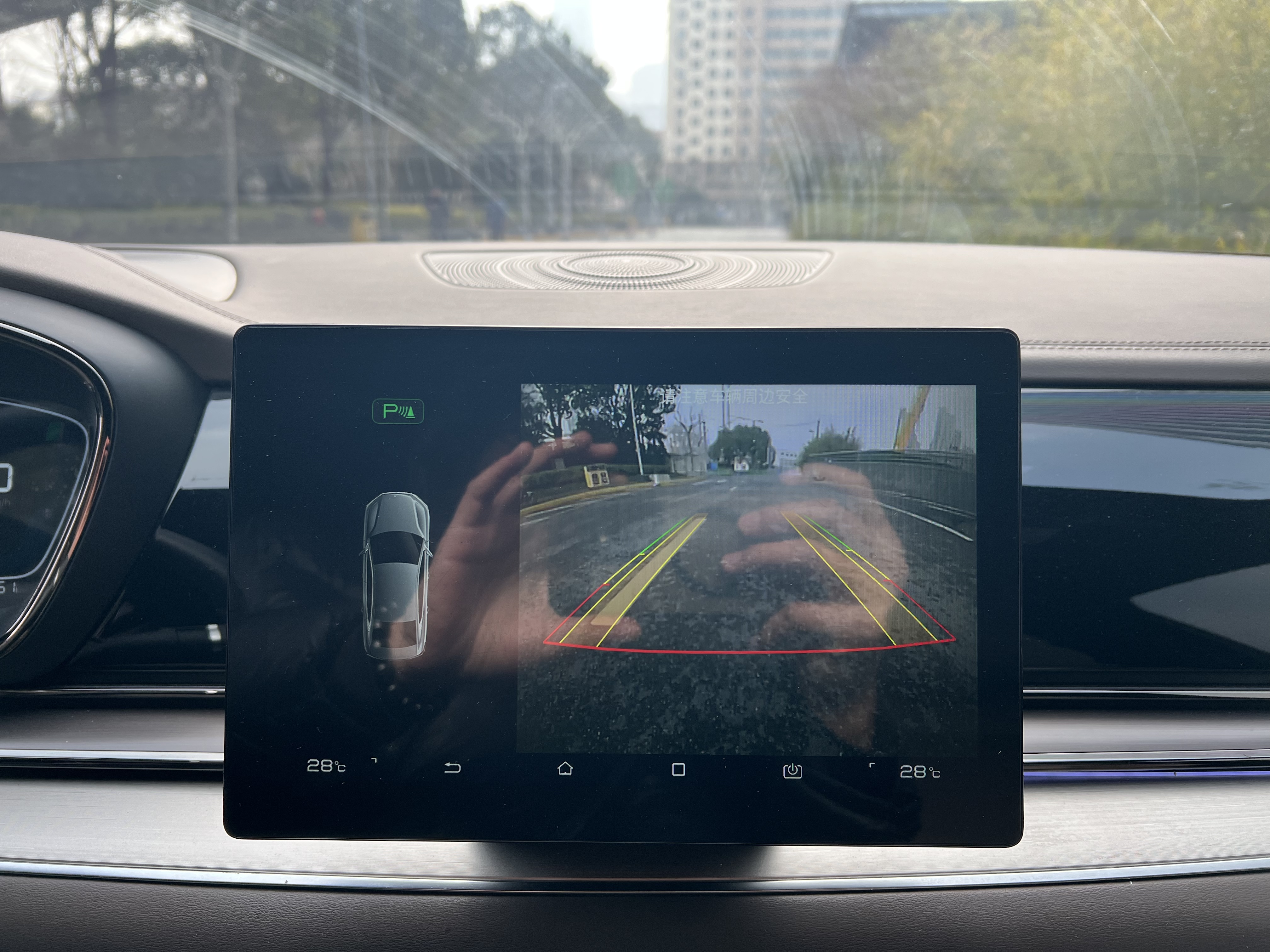 BYD e9 2022 car image #16