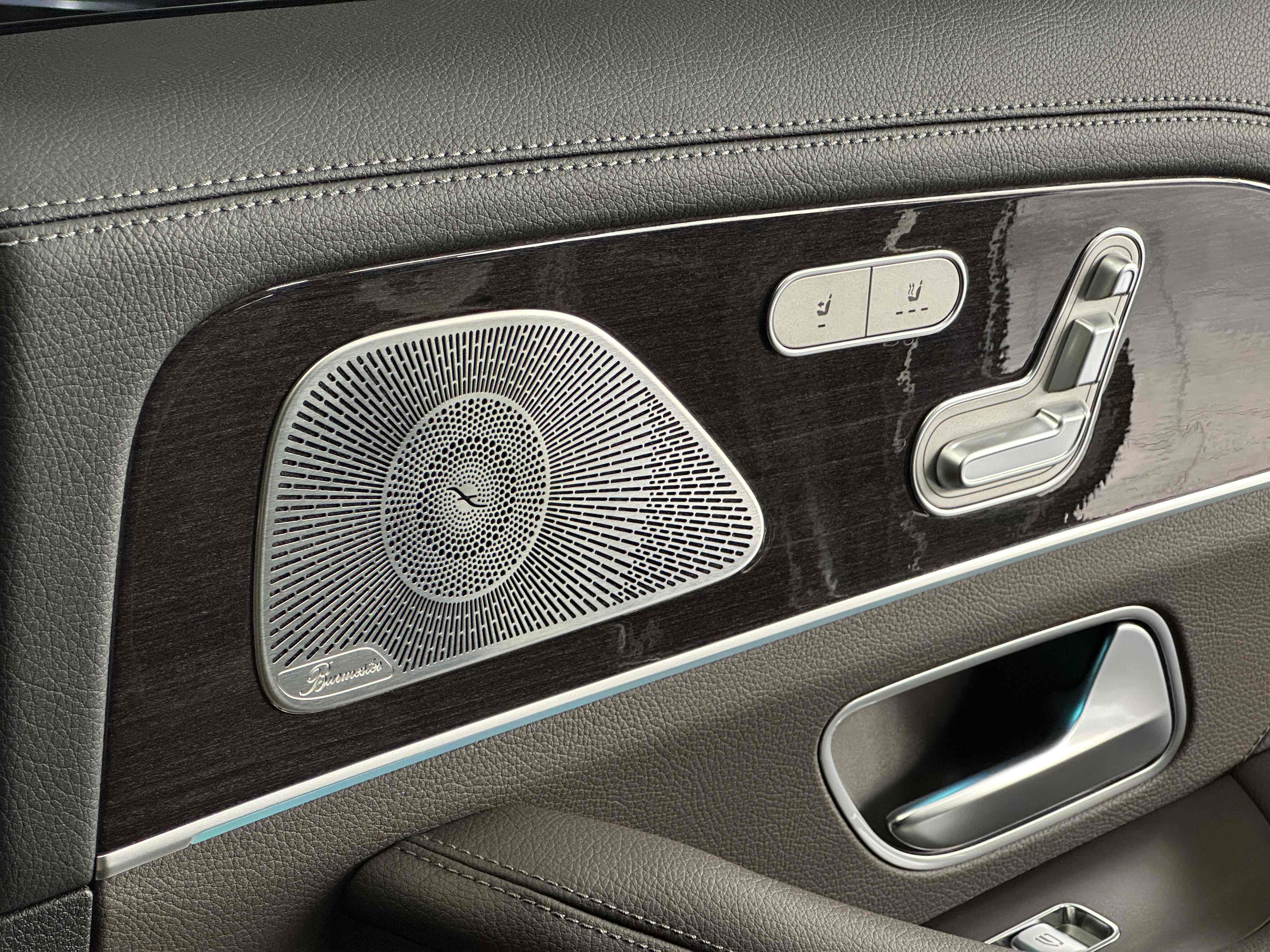 Mercedes-Benz GLS Class 2023 immagine di auto #16