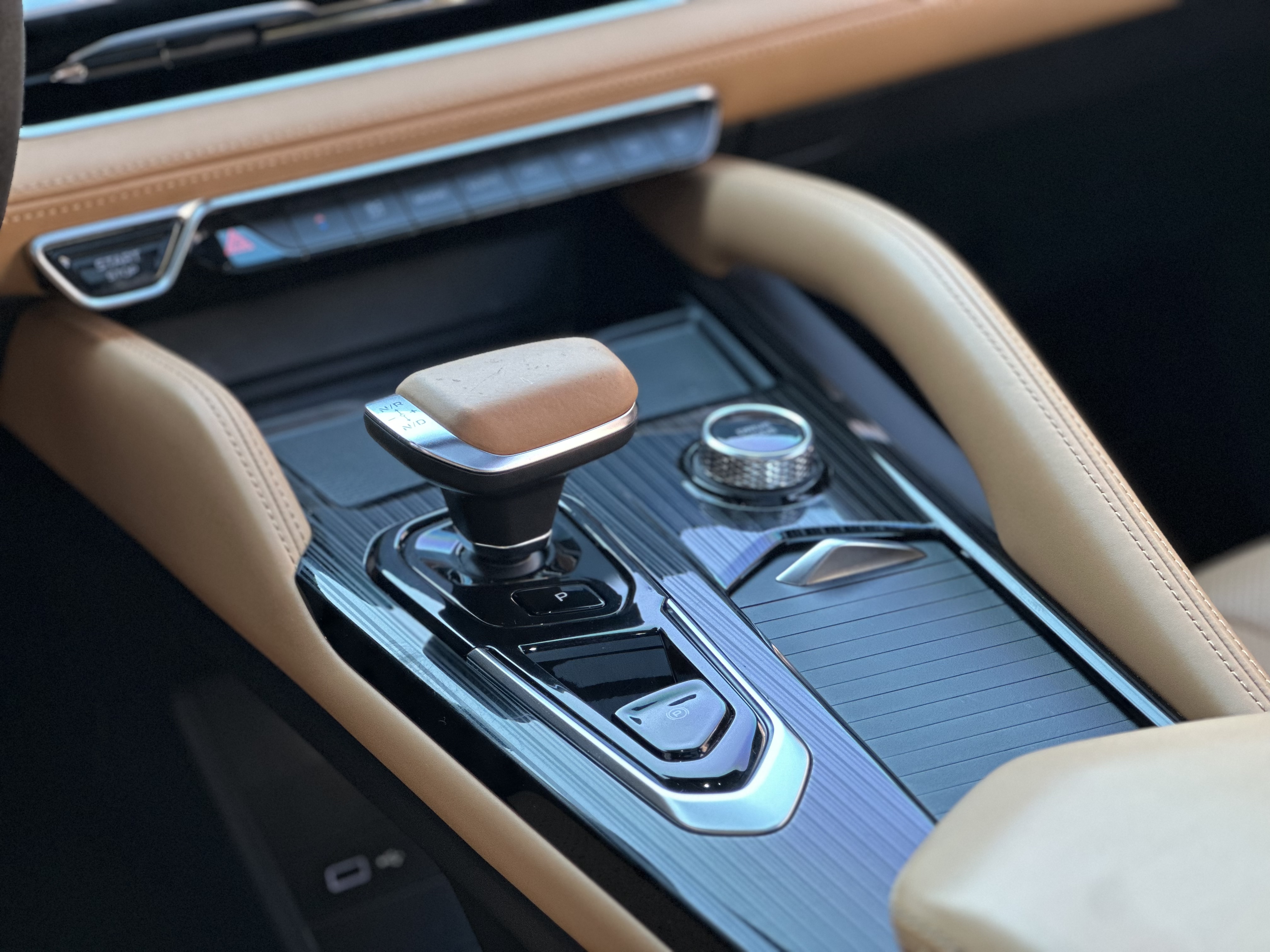 GEELY Monjaro EREV 2023 #16 GEELY Monjaro EREV 2023 car image #16