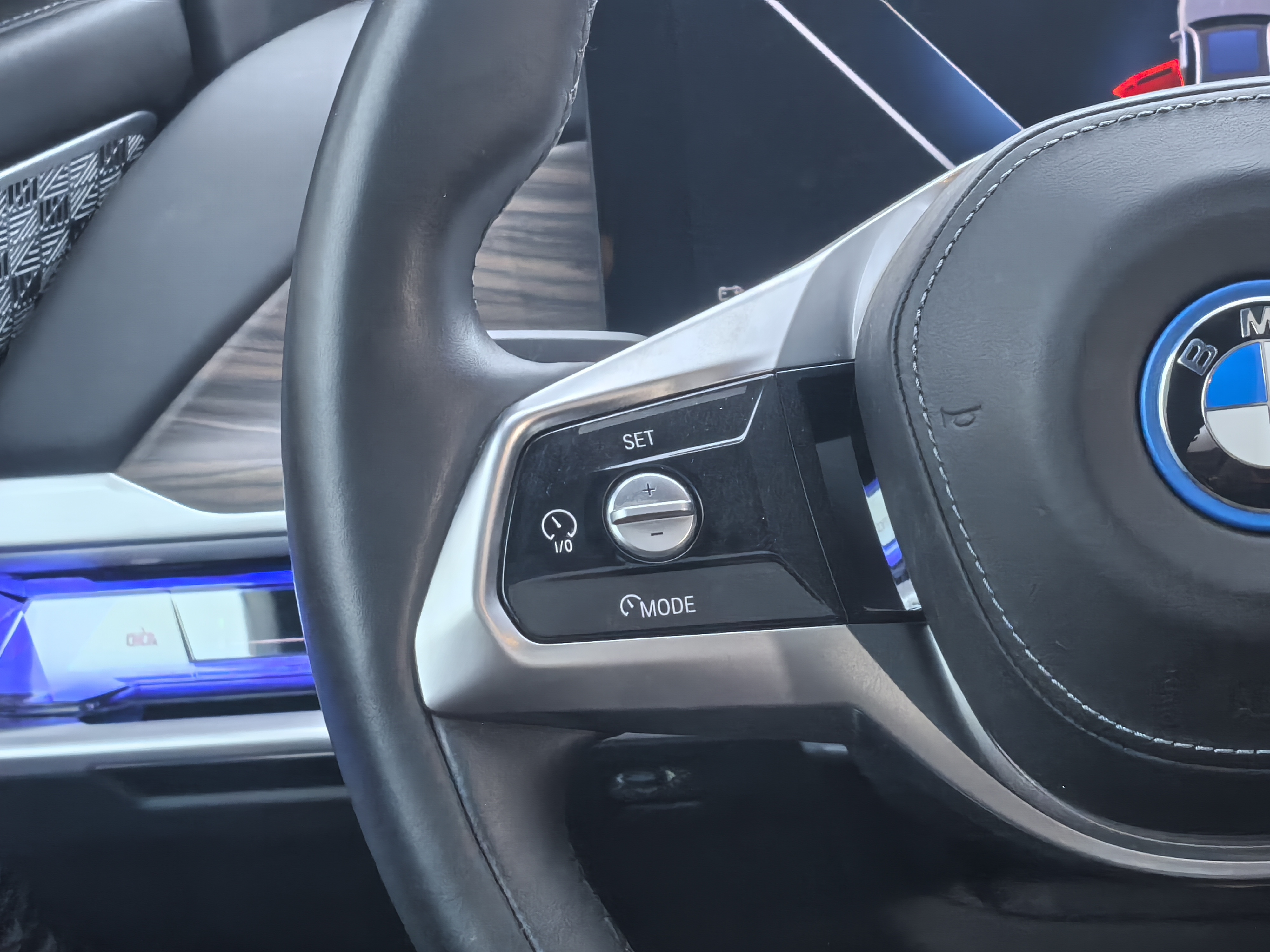 BMW i7 2023 immagine di auto #16