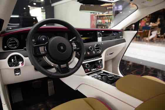 Rolls-Royce Spectre 2025 immagine di auto #16