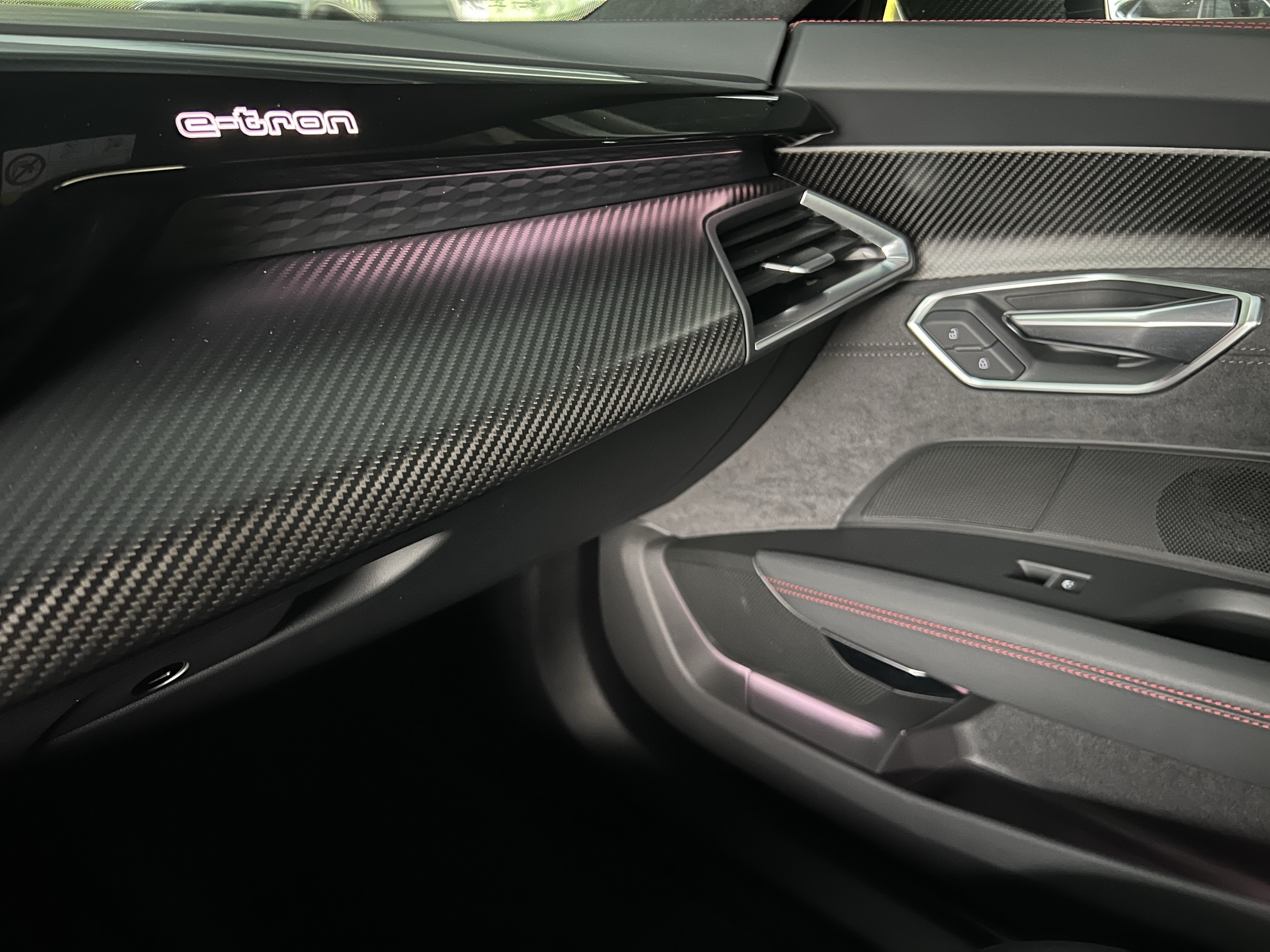 Audi RS e-tron GT 2024 car image #16