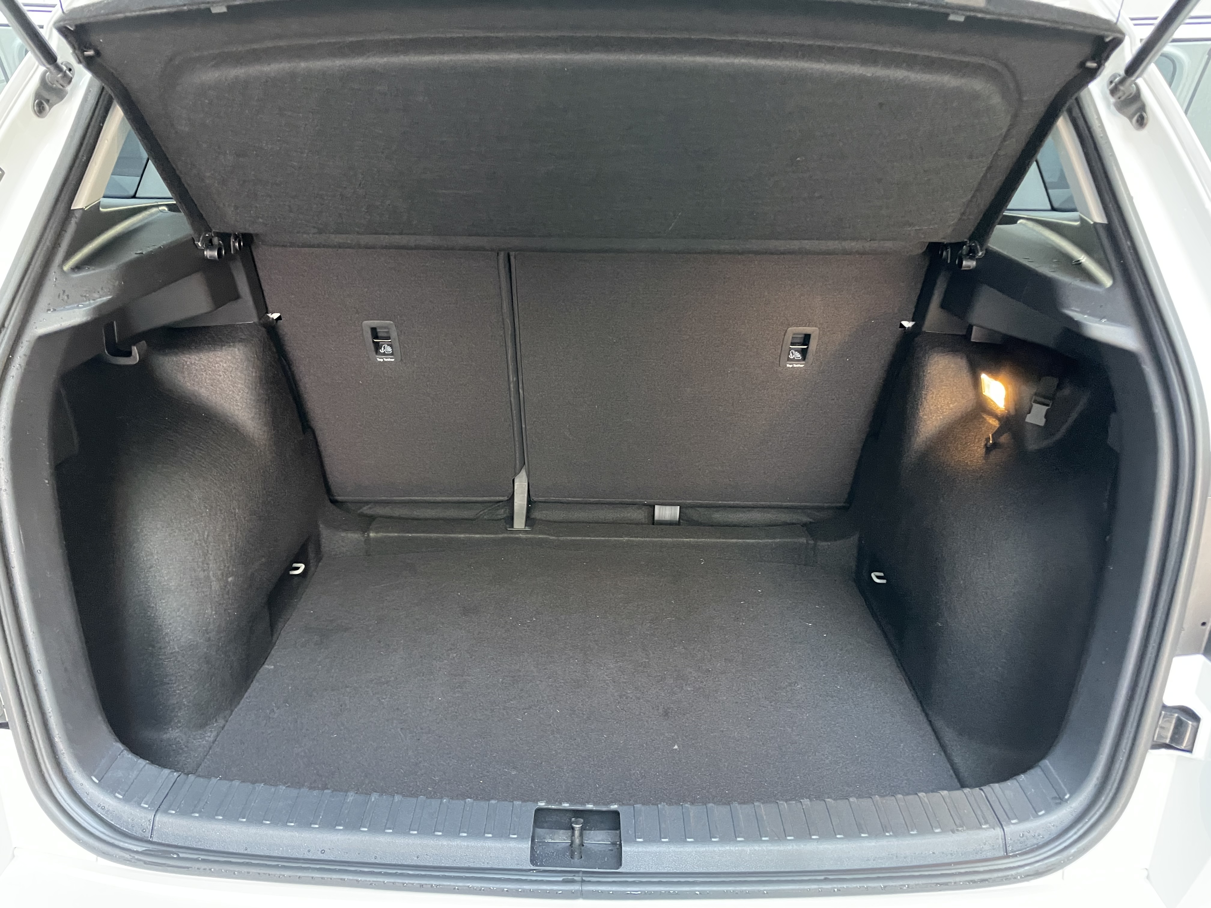 Skoda Karoq 2023 изображение автомобиля #16