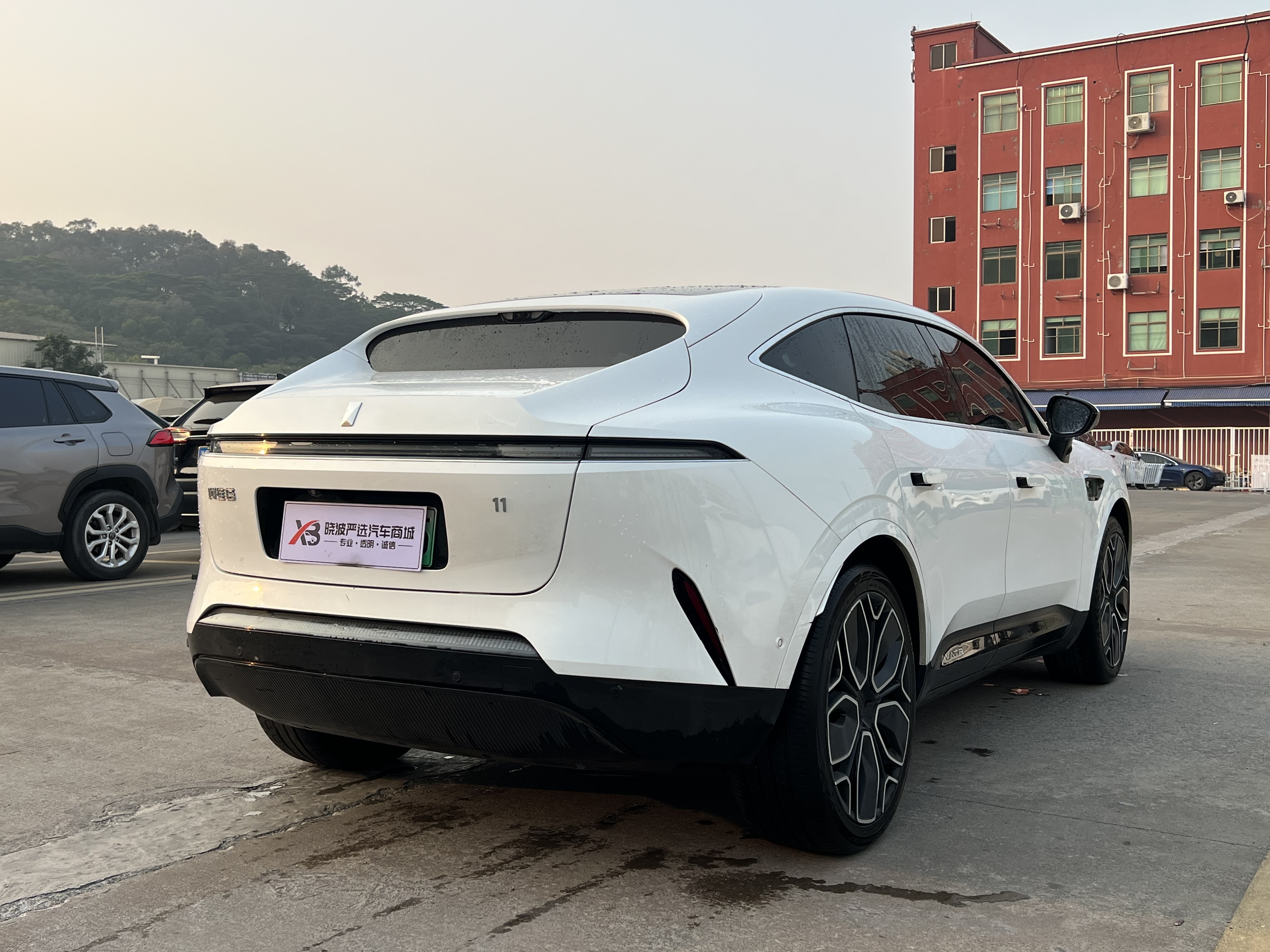 Avatr 11 2023 car image #16