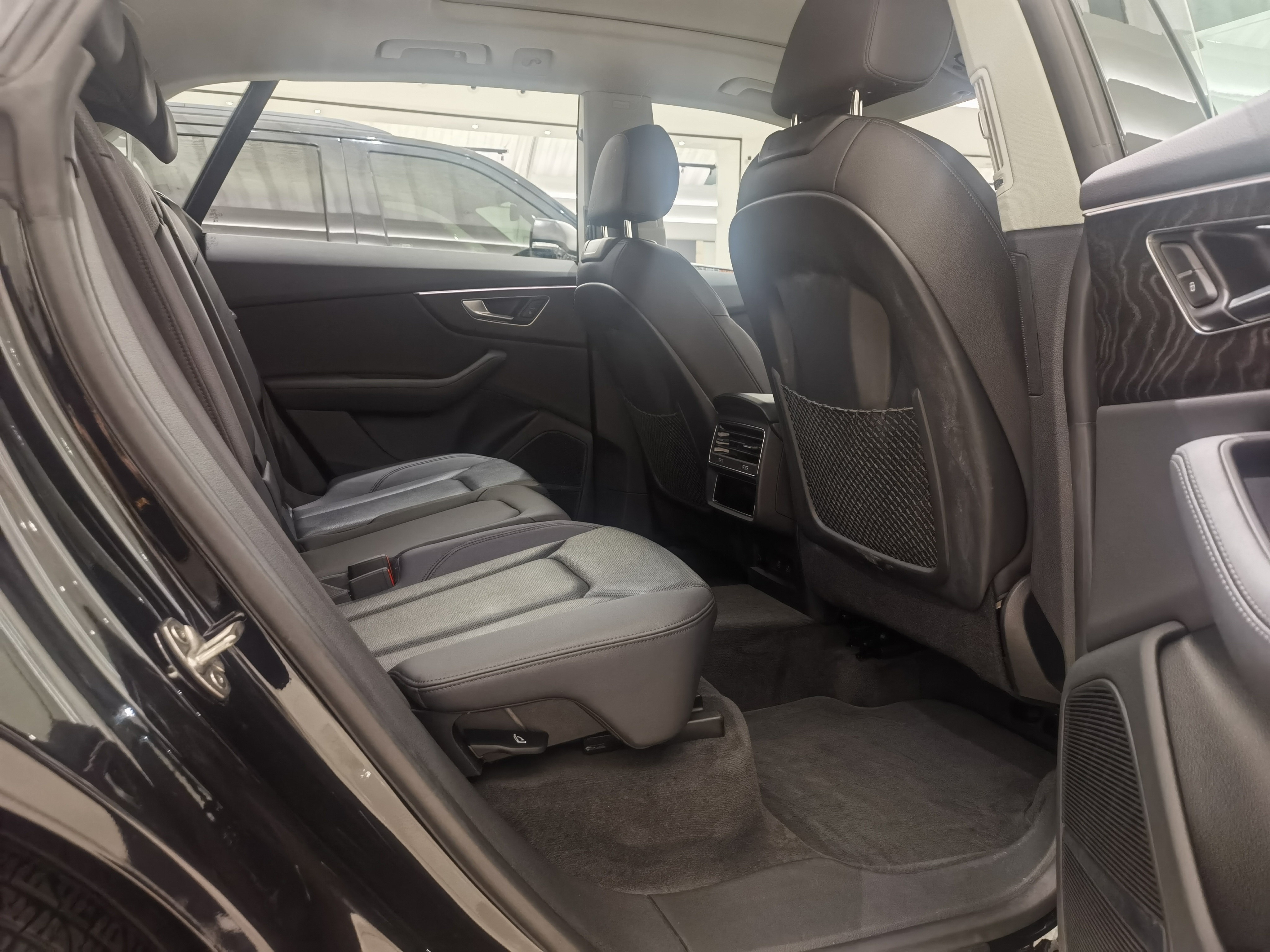 Audi Q8 2023 car image #16