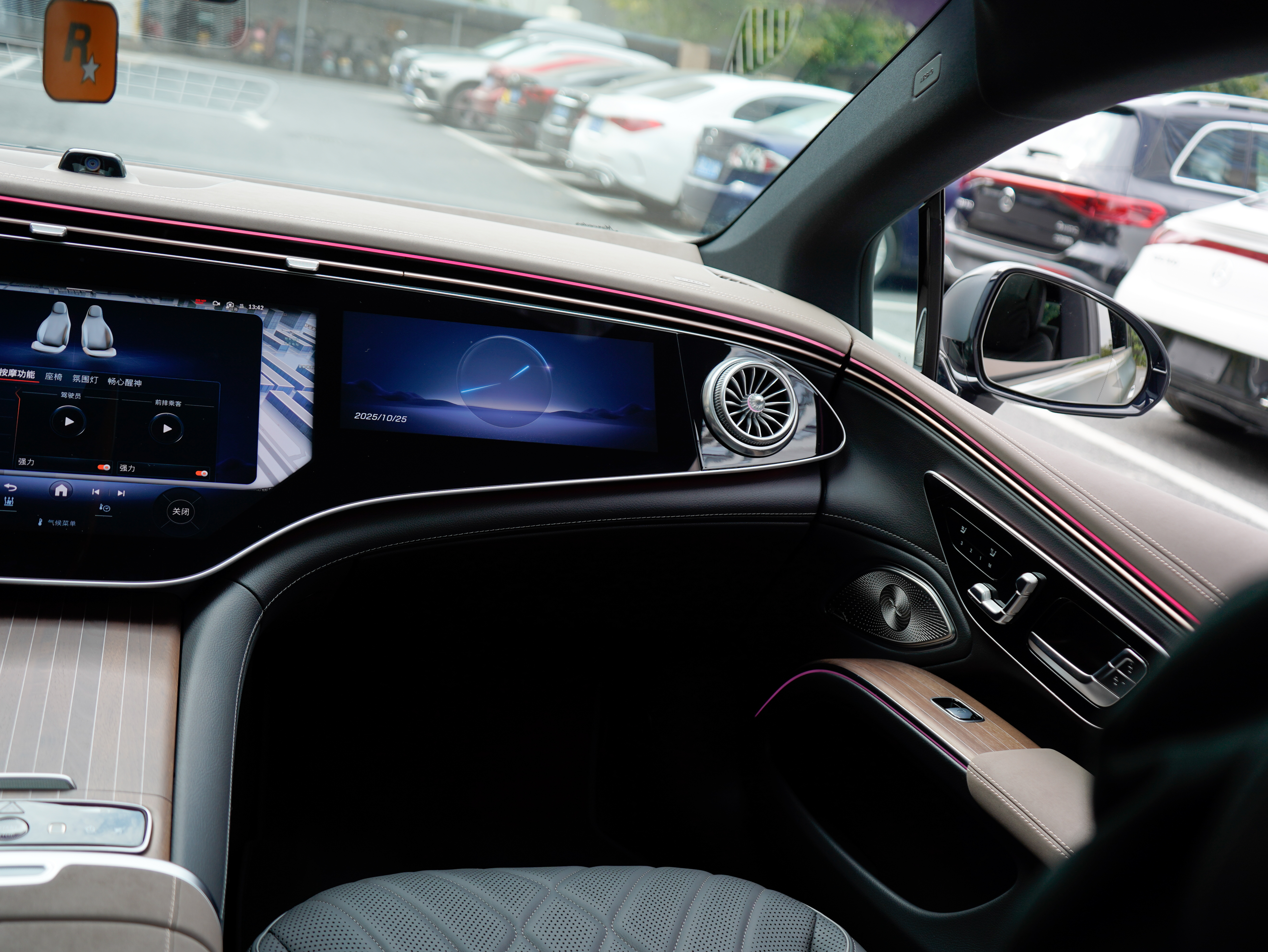 Mercedes-Benz EQS Class 2024 car image #16