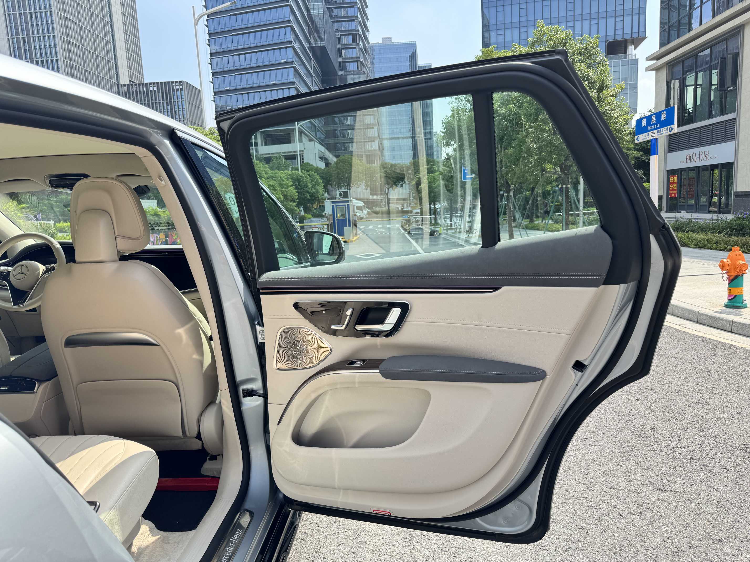 Mercedes-Benz EQS SUV 2023 car image #16