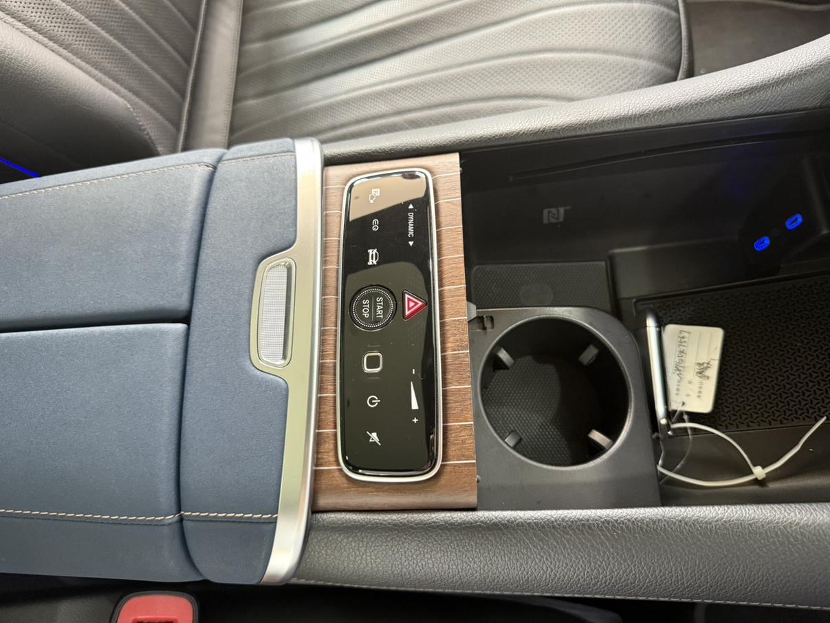 Mercedes-Benz EQS SUV 2023 car image #16