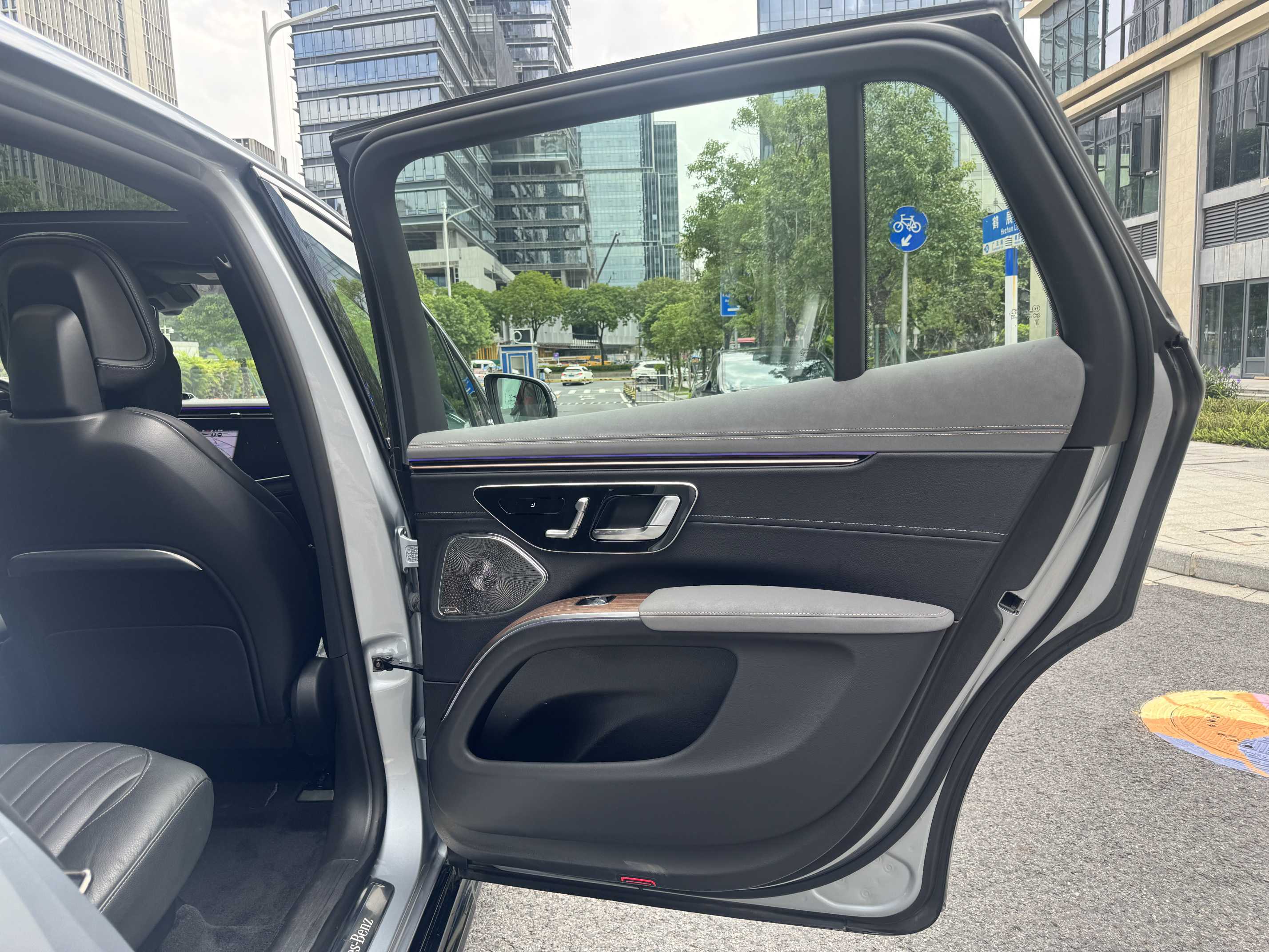 Mercedes-Benz EQS SUV 2023 car image #16