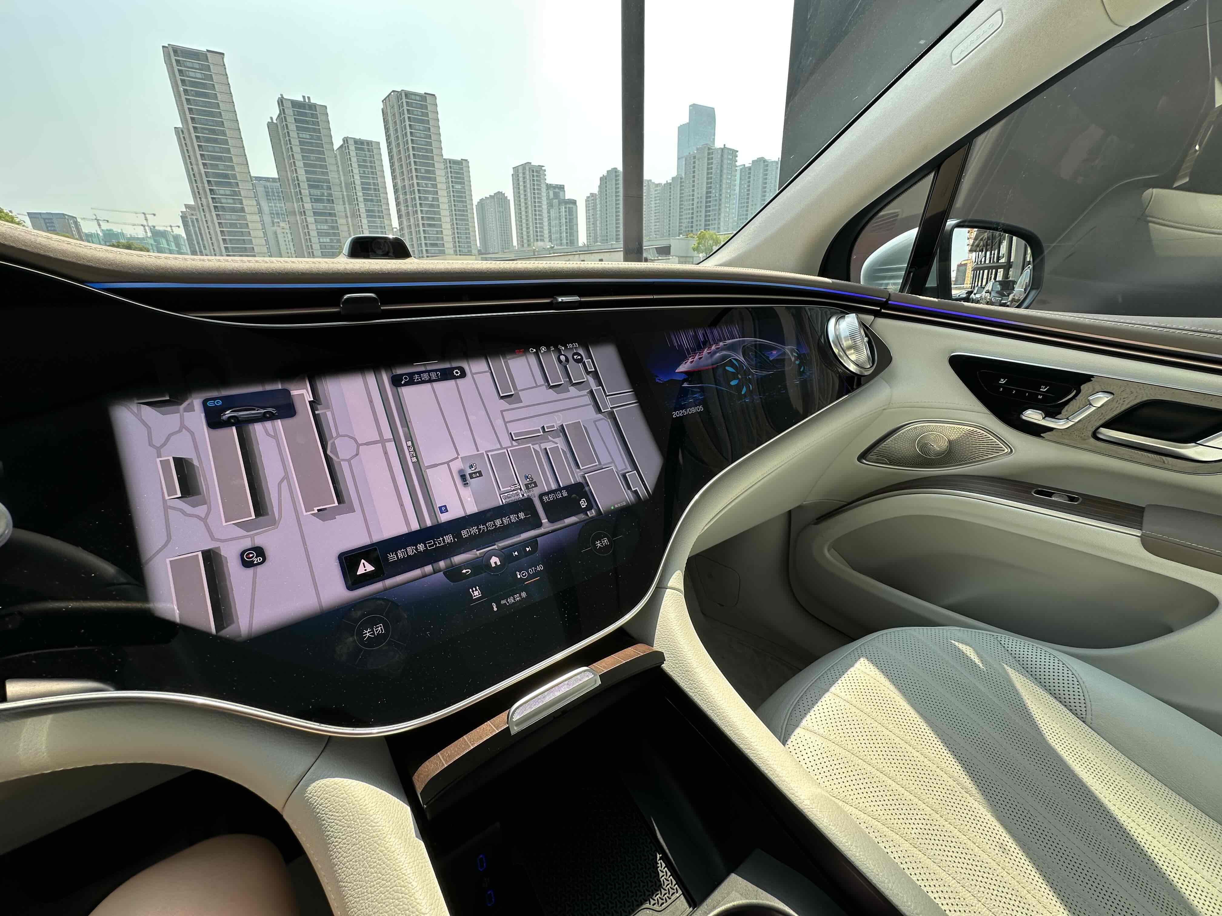 Mercedes-Benz EQS SUV 2023 car image #16