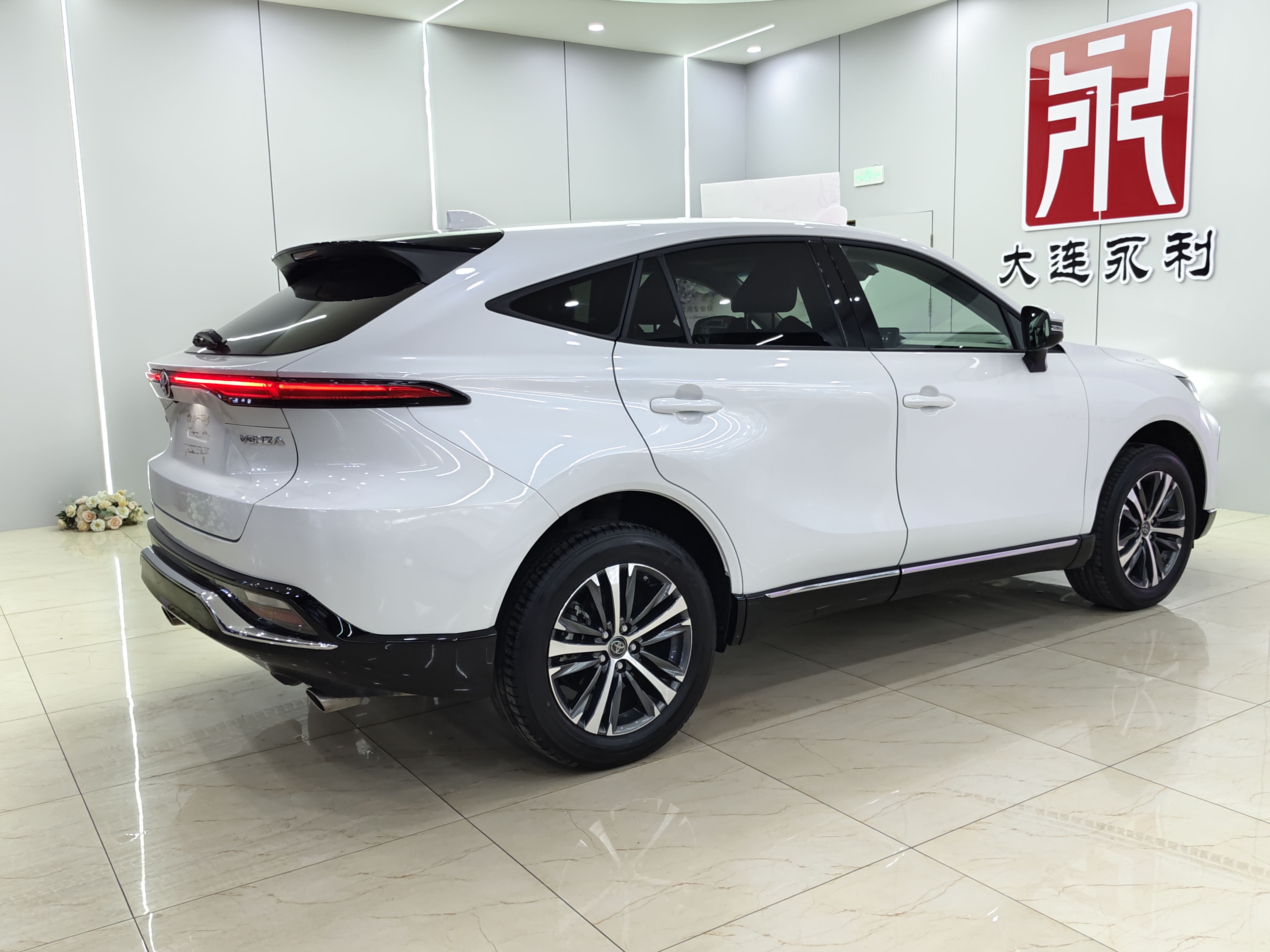 Toyota Venza 2024 #16 Toyota Venza 2024 car image #16