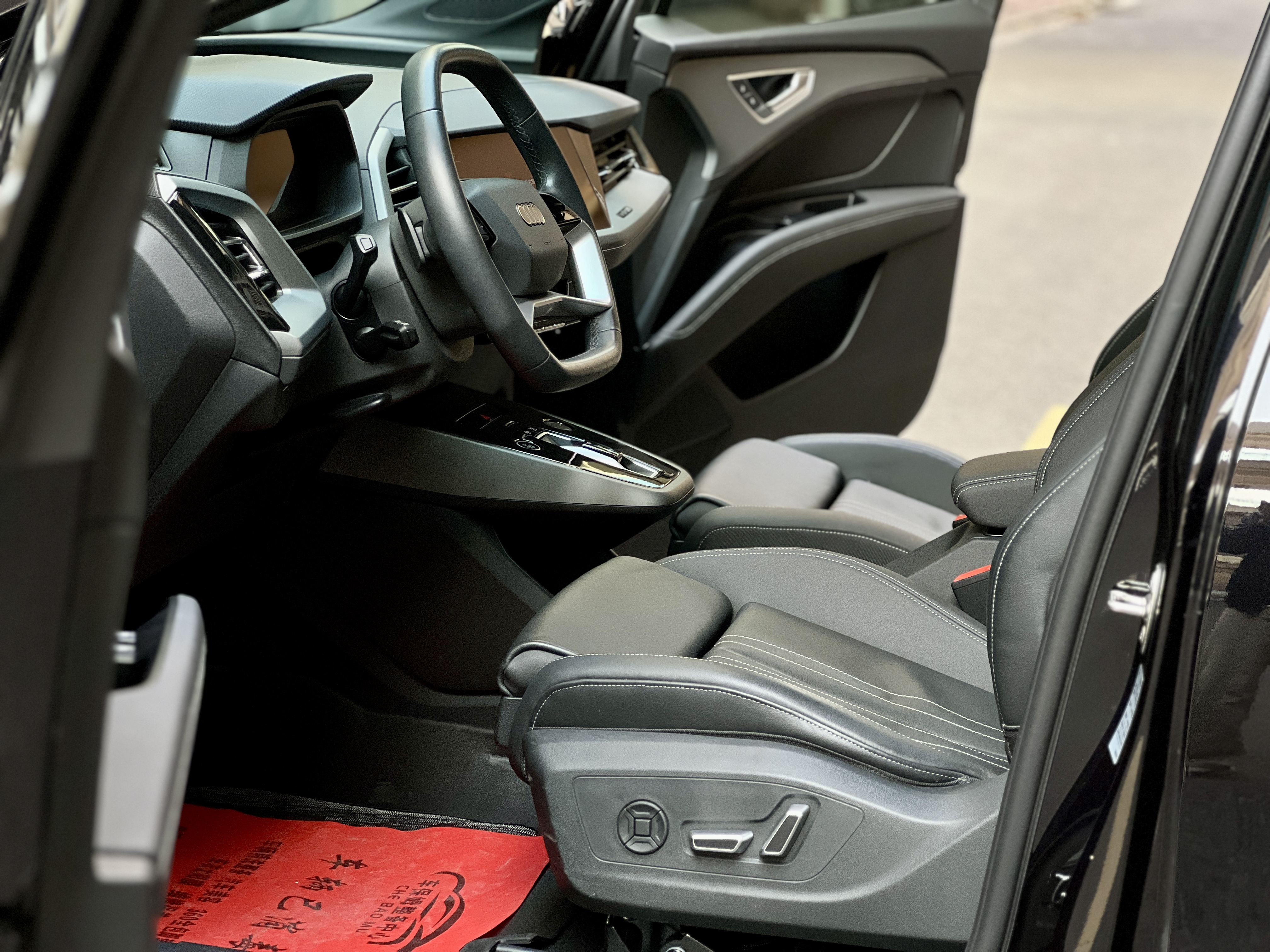 Audi Q5 e-tron 2024 صورة سيارة #16