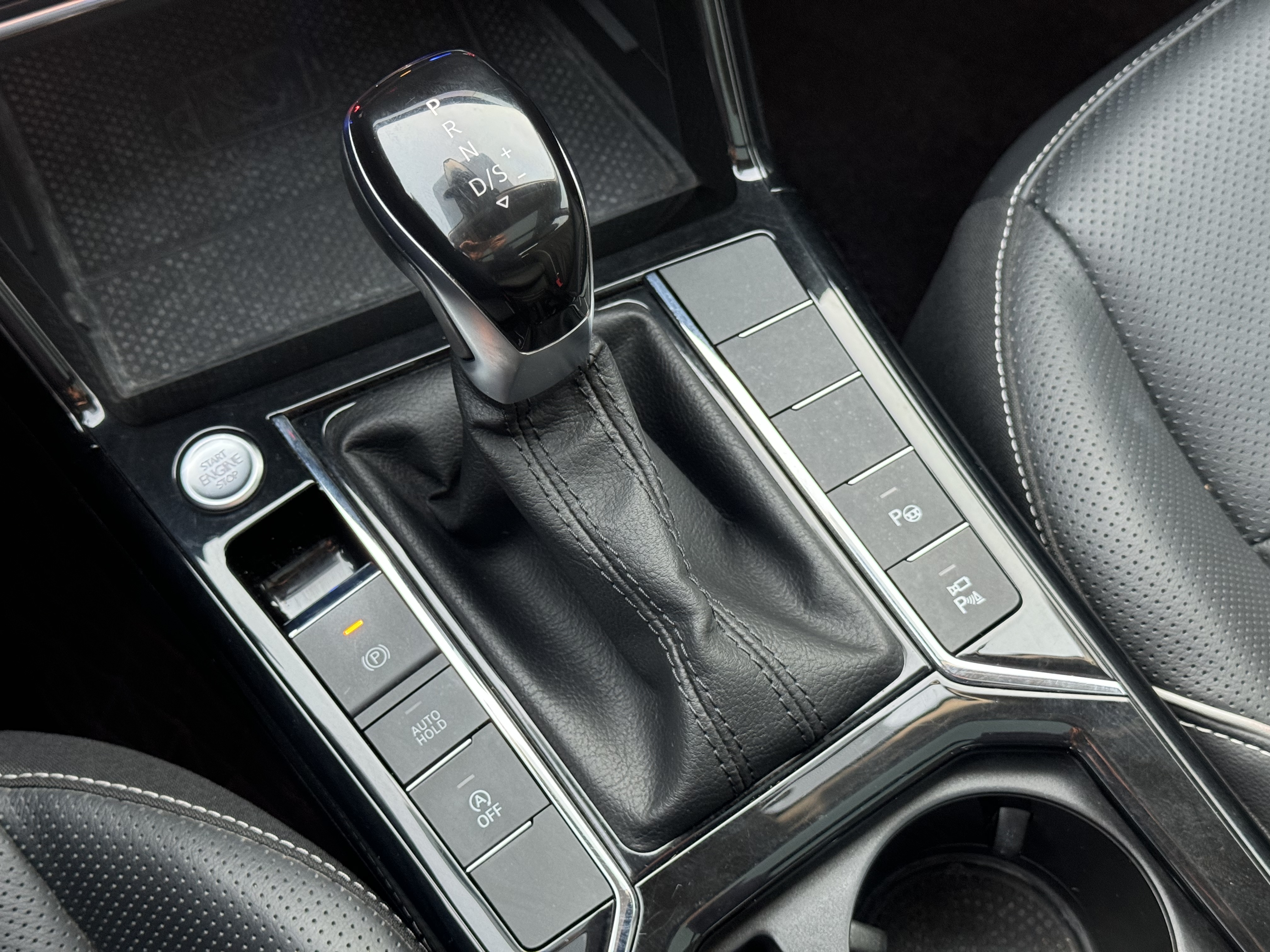 Volkswagen Passat 2023 immagine di auto #16