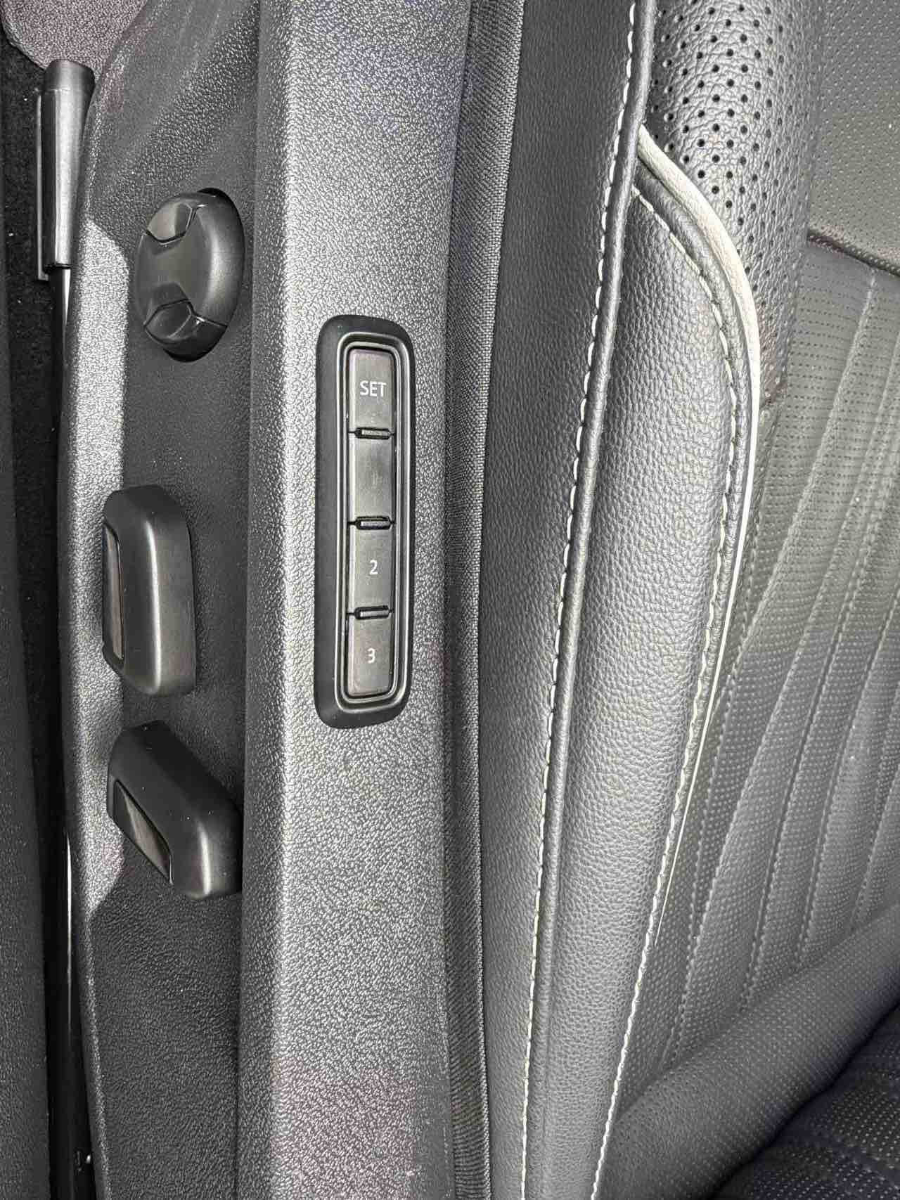 Volkswagen Passat 2023 car image #16