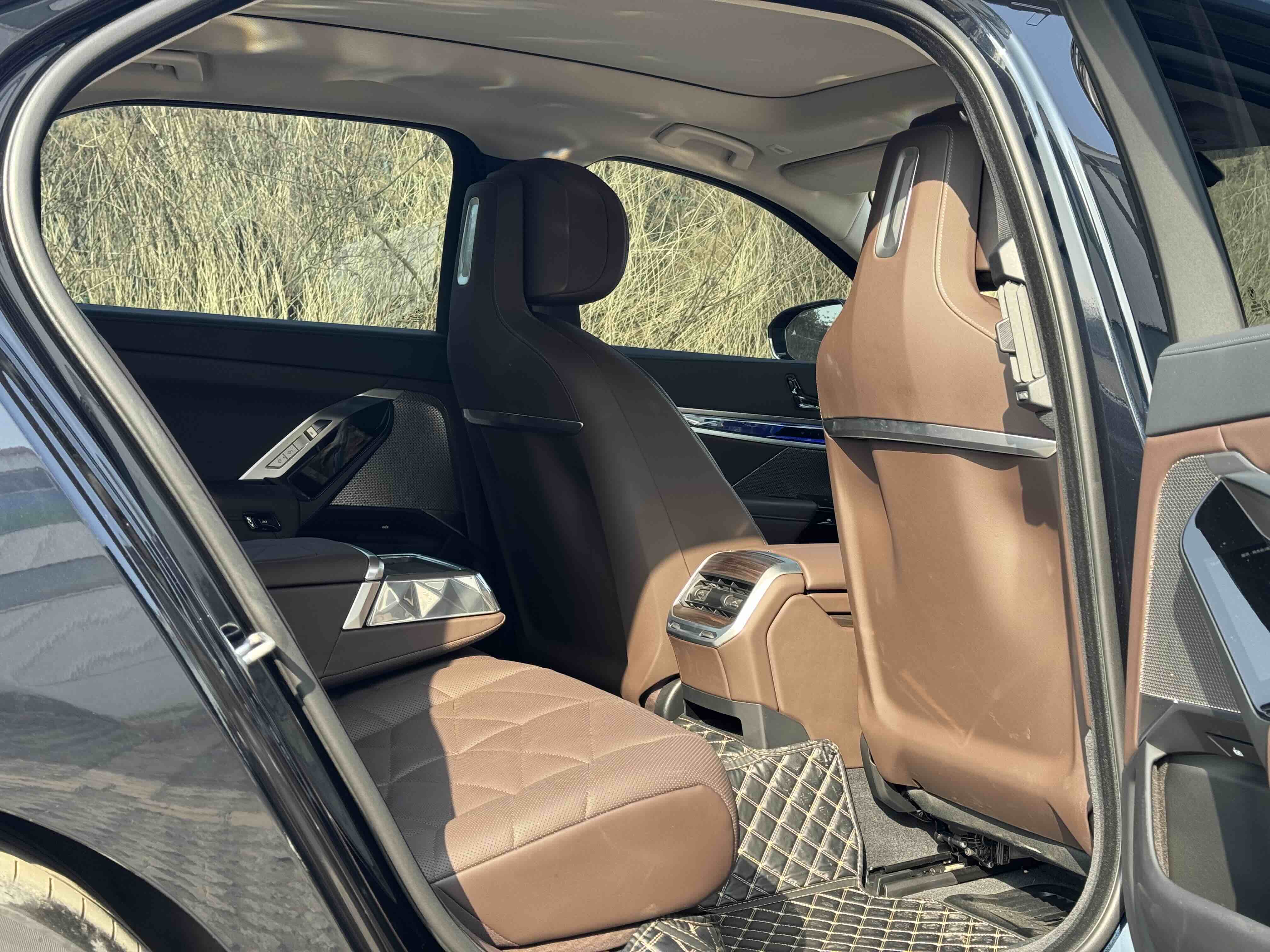 BMW i7 2023 #16 BMW i7 2023 car image #16