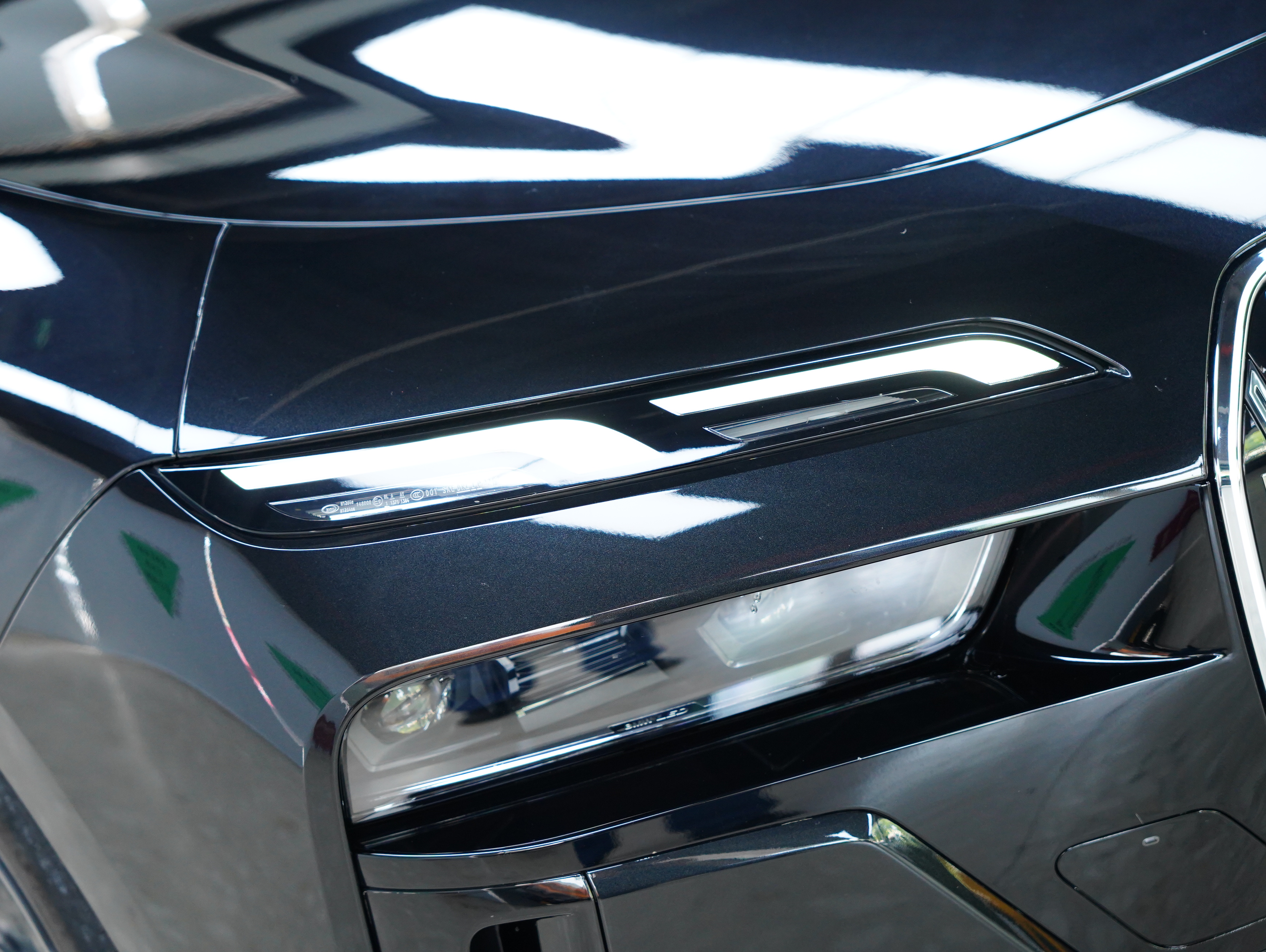 BMW i7 M70L 2023 #16 BMW i7 M70L 2023 car image #16