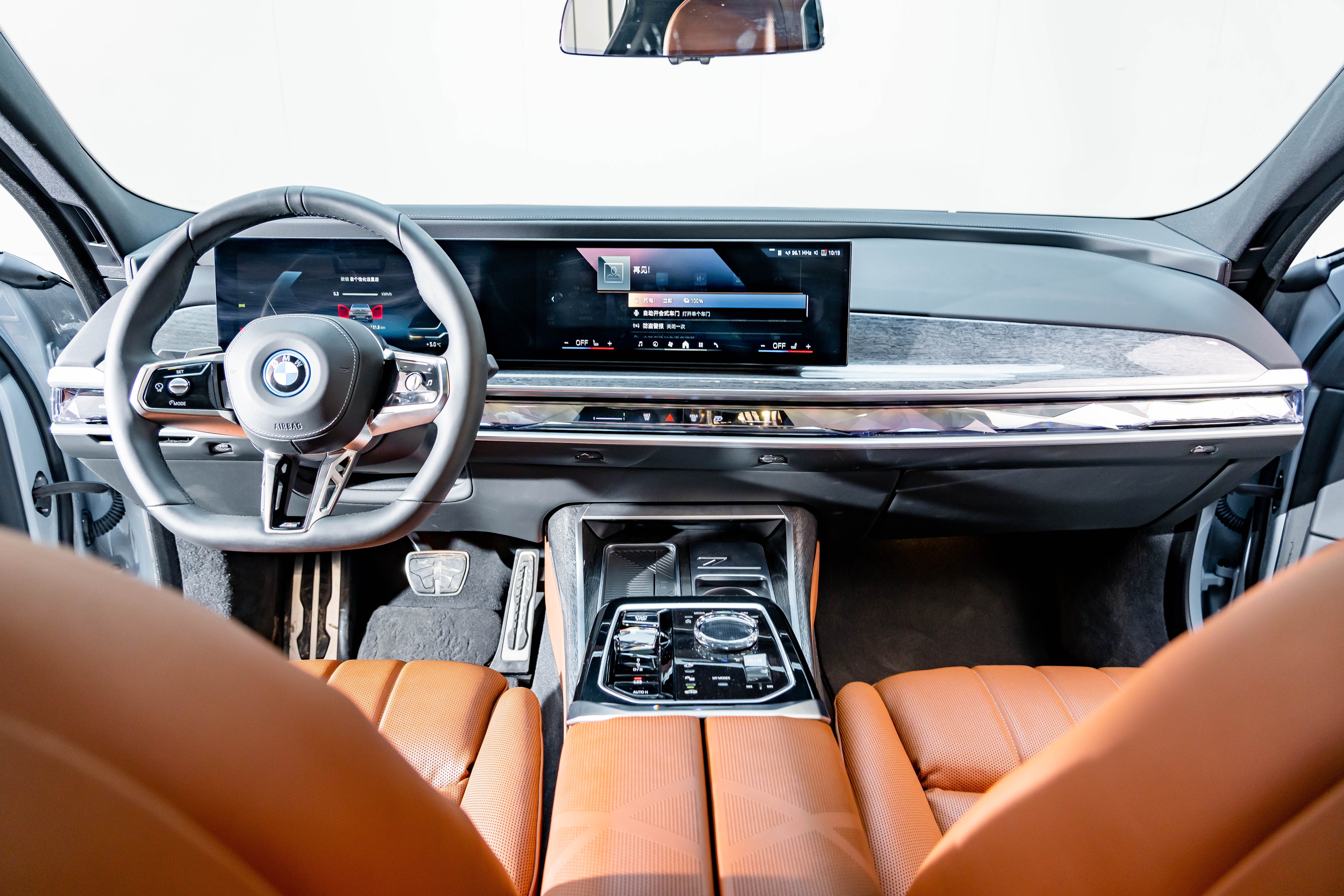 BMW i7 2025 #16 BMW i7 2025 car image #16