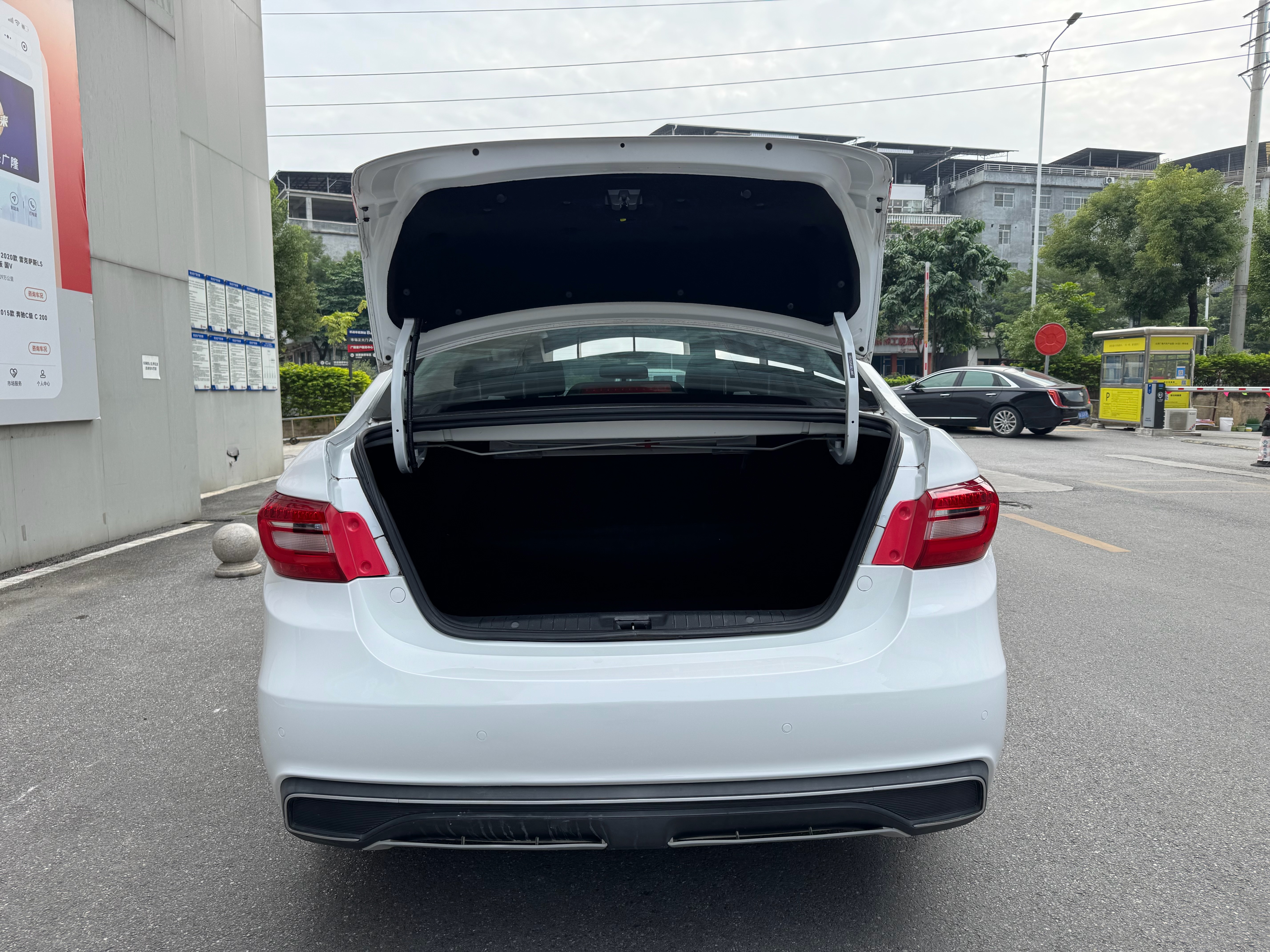 Forthing S60 EV 2023 car image #16