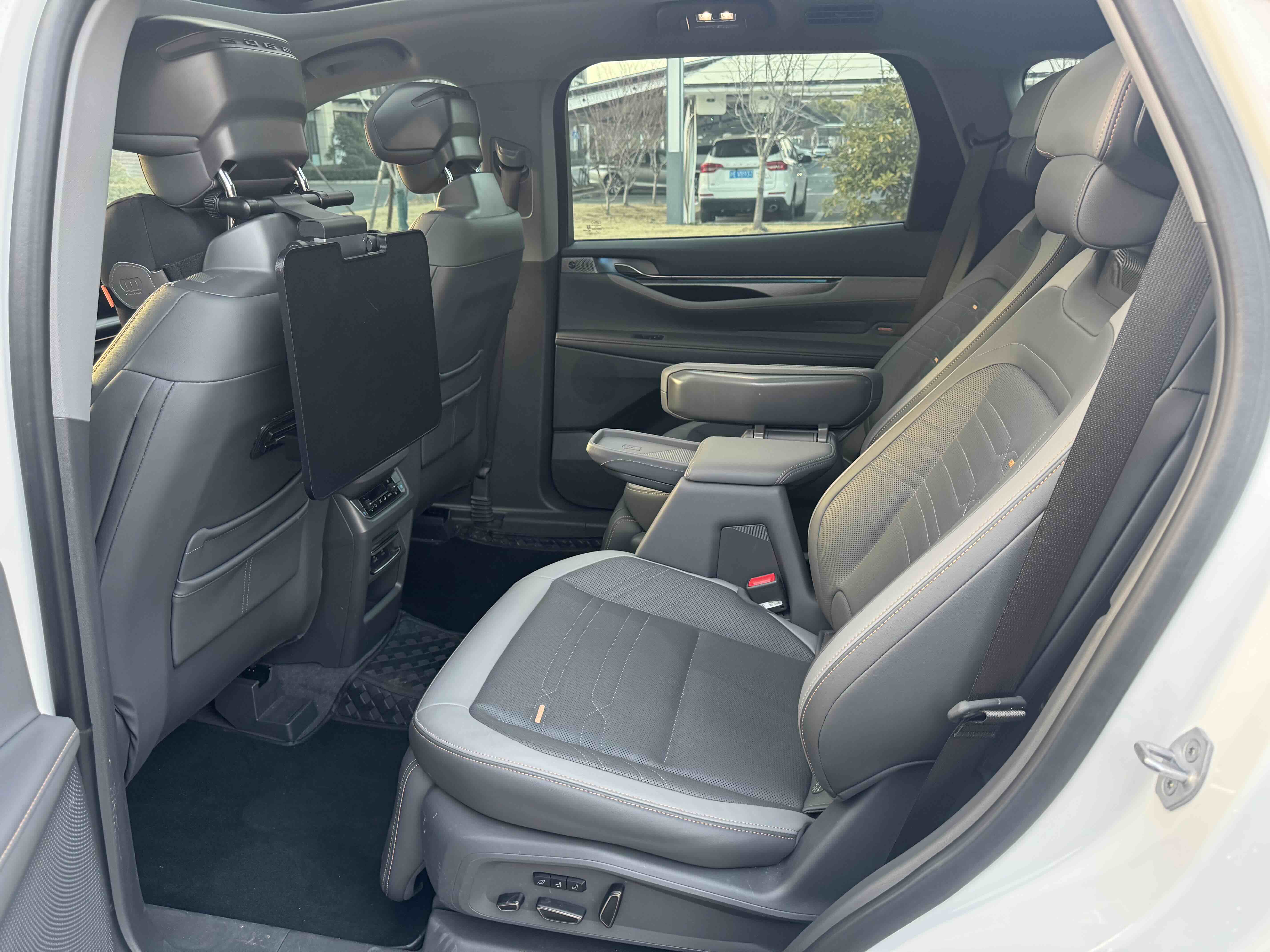 Ford Edge 2024 car image #16