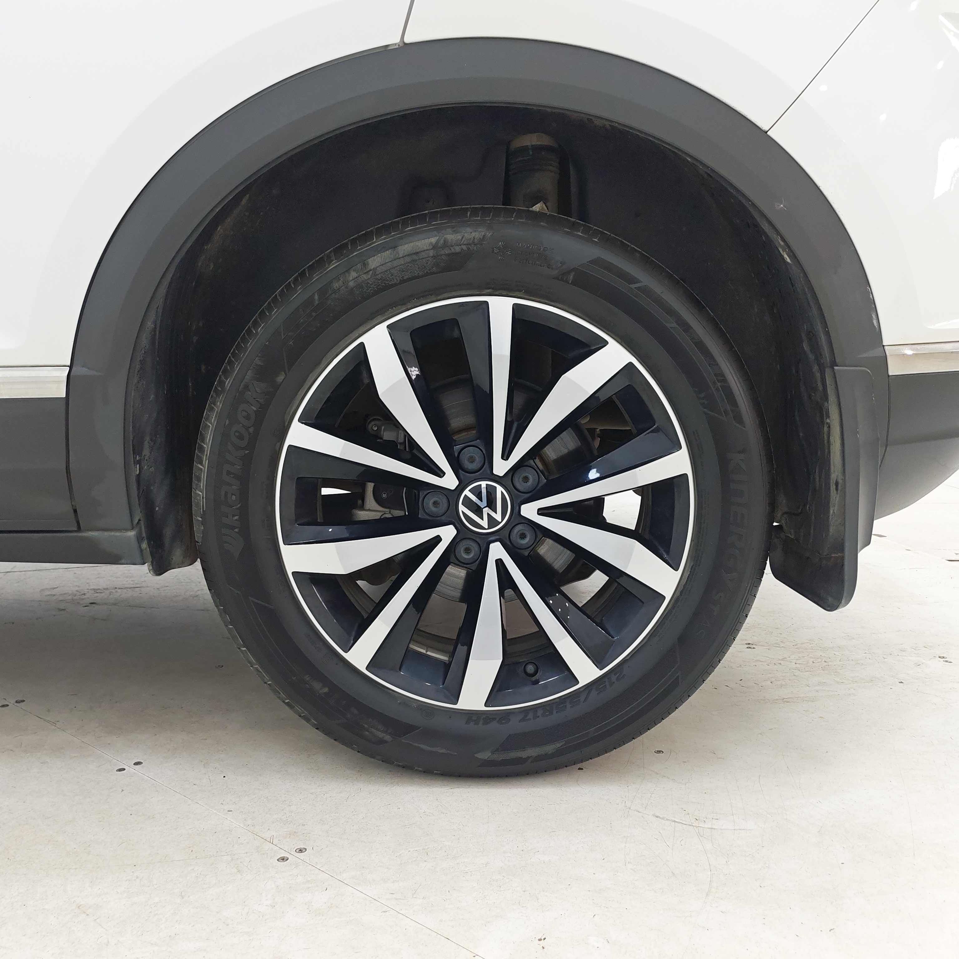 Volkswagen T-Roc 2023 car image #16