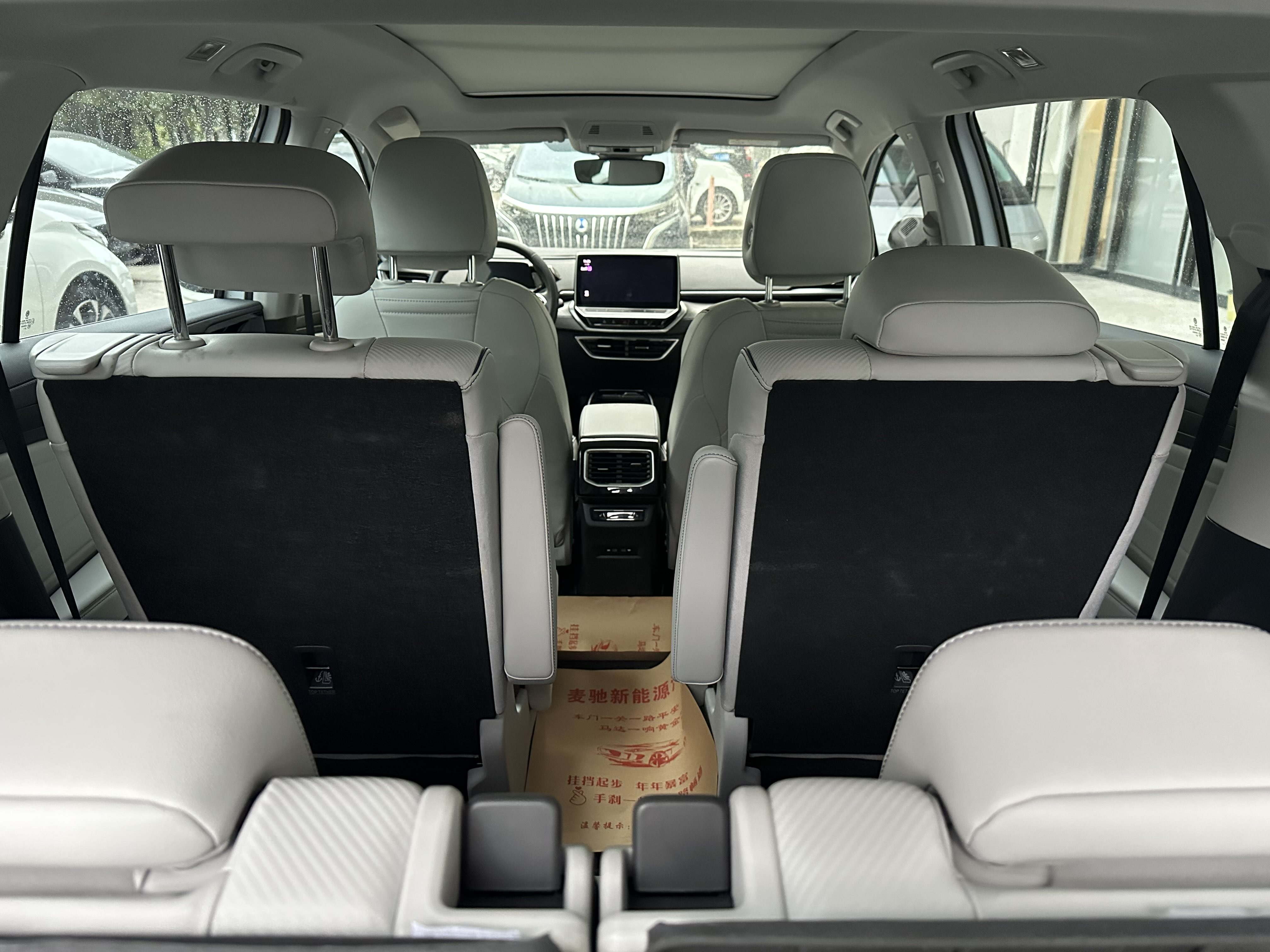 Volkswagen ID.6 X 2024 immagine di auto #16