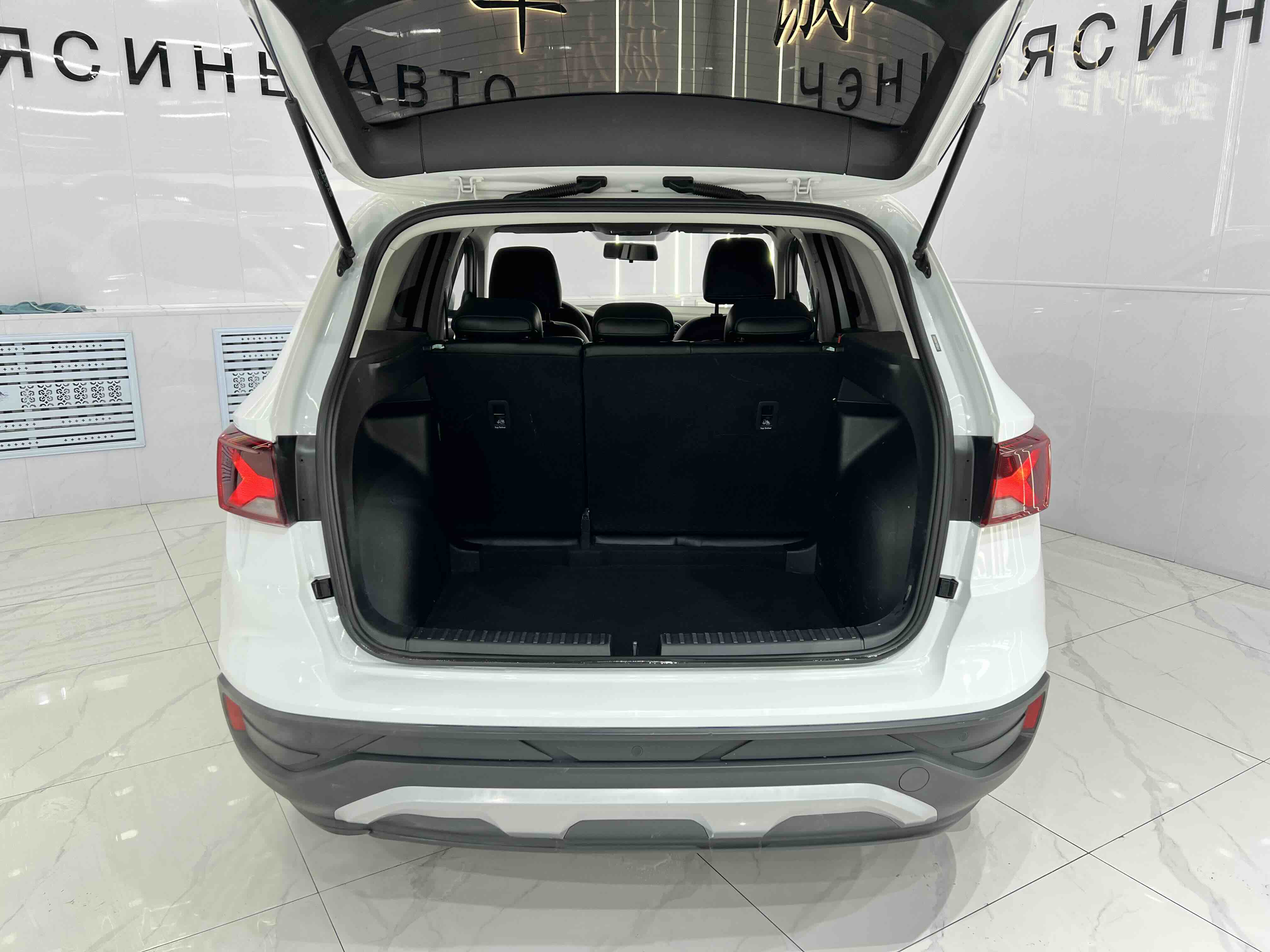 VS5 2022 car image #16
