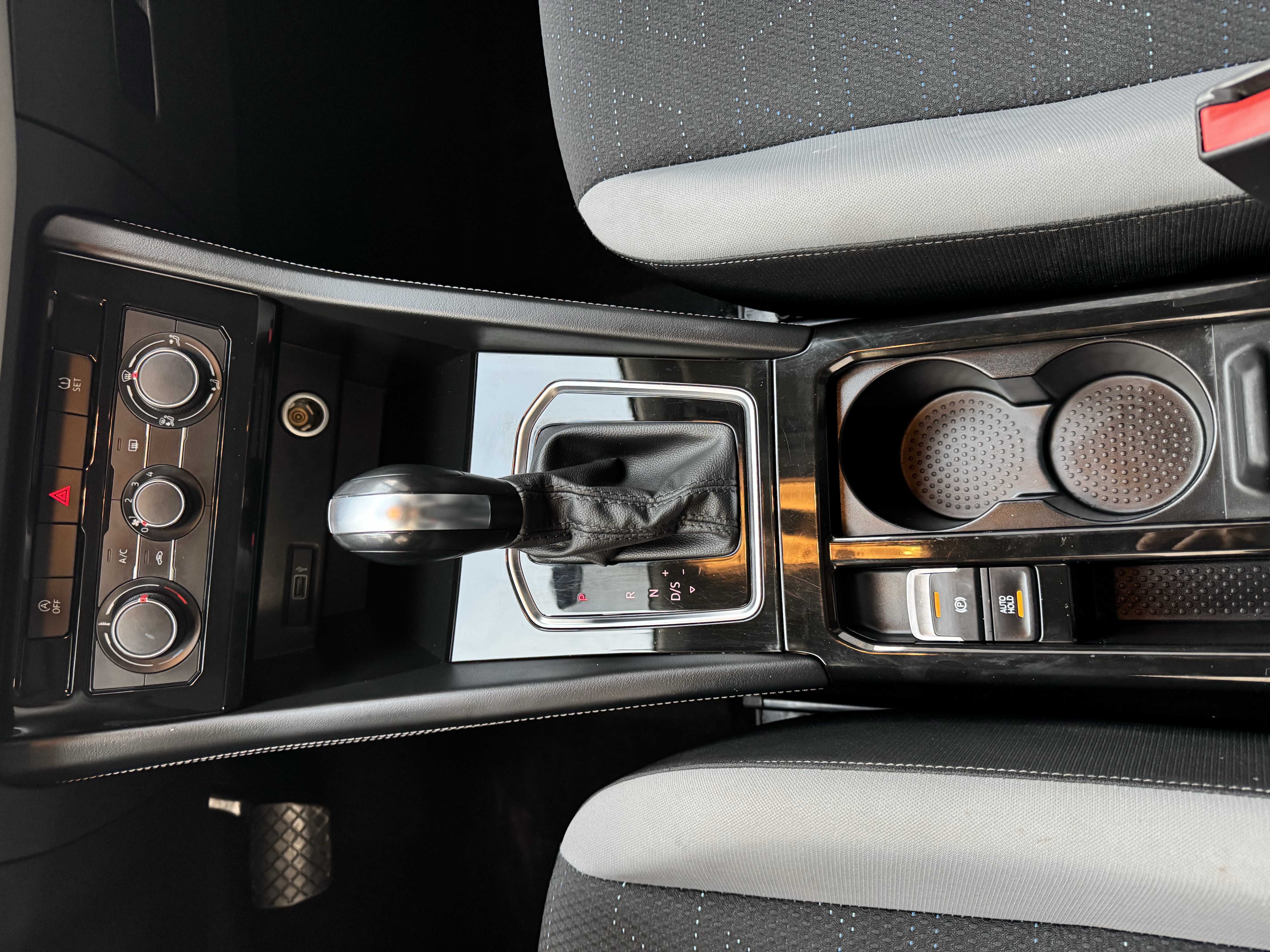 VS5 2023 car image #16